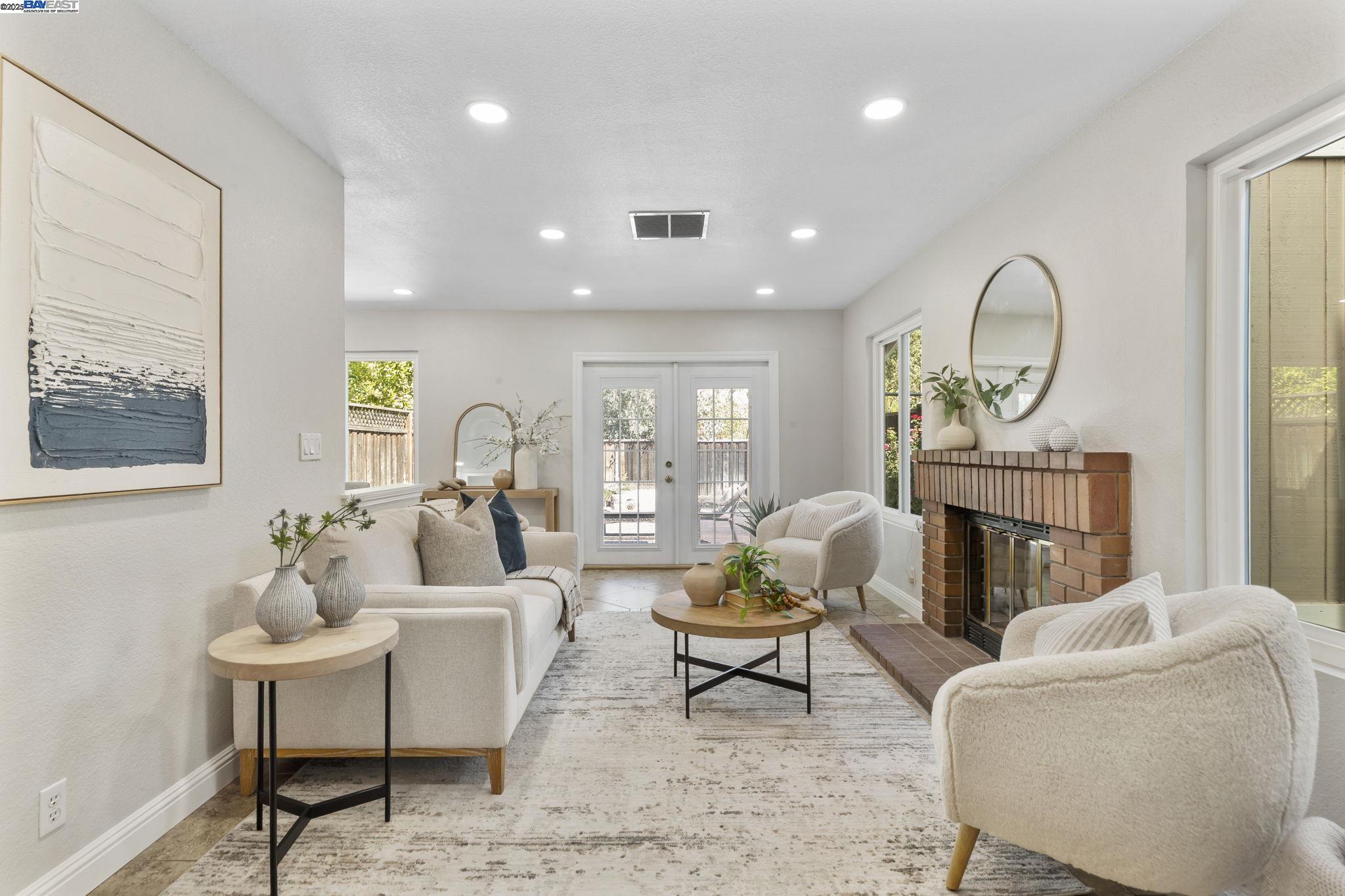 Detail Gallery Image 7 of 48 For 215 Mavis Dr, Pleasanton,  CA 94566 - 3 Beds | 2/1 Baths