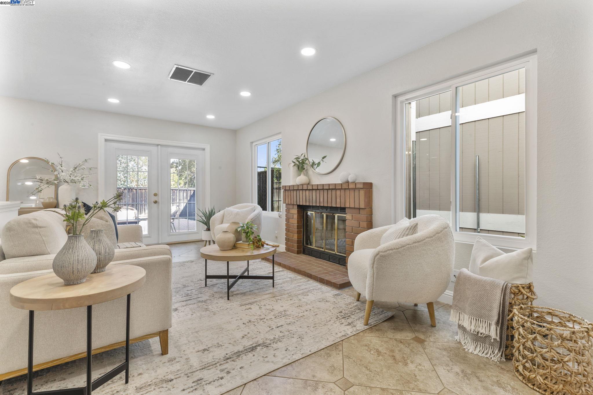 Detail Gallery Image 8 of 48 For 215 Mavis Dr, Pleasanton,  CA 94566 - 3 Beds | 2/1 Baths