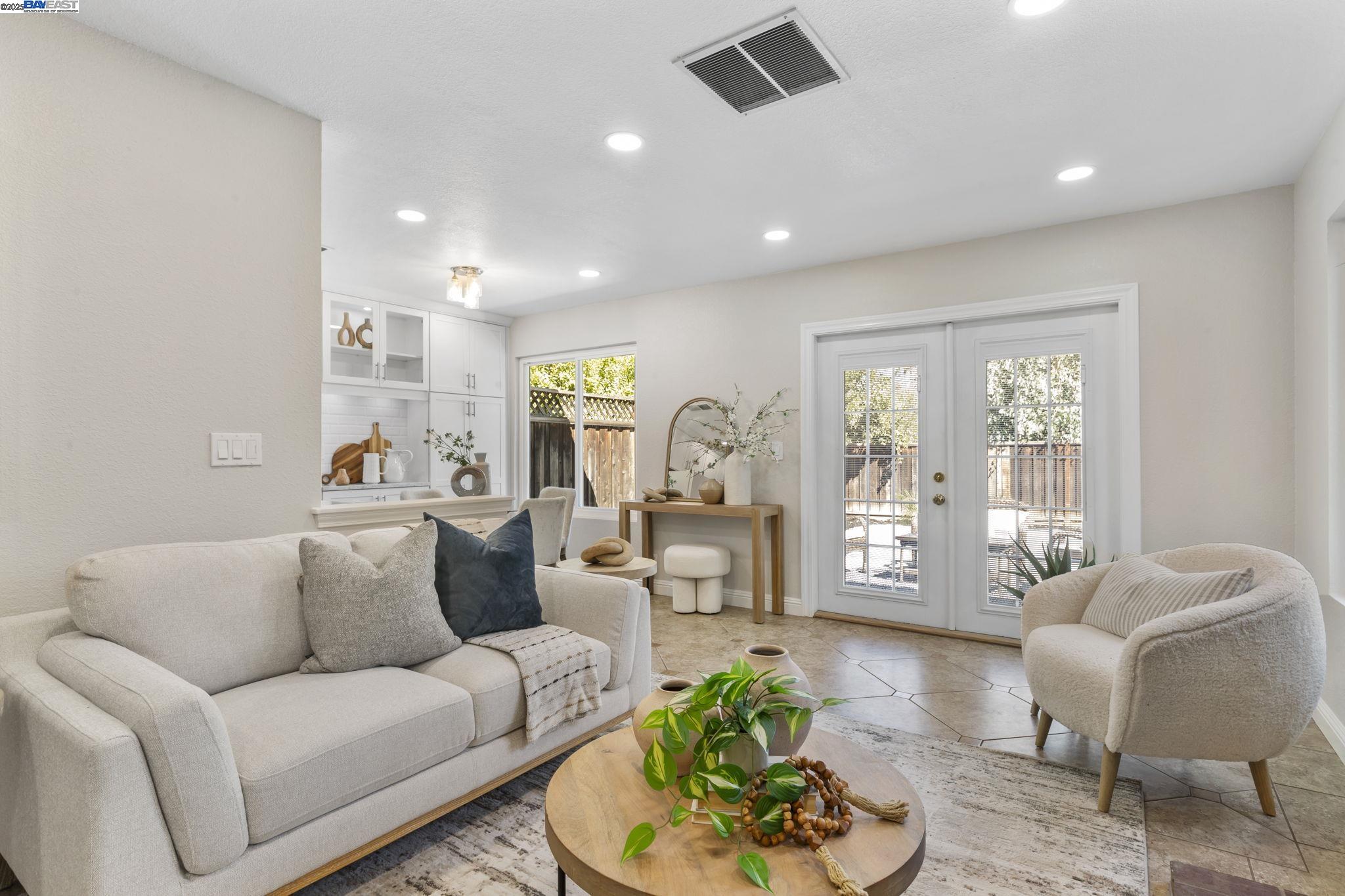 Detail Gallery Image 9 of 48 For 215 Mavis Dr, Pleasanton,  CA 94566 - 3 Beds | 2/1 Baths