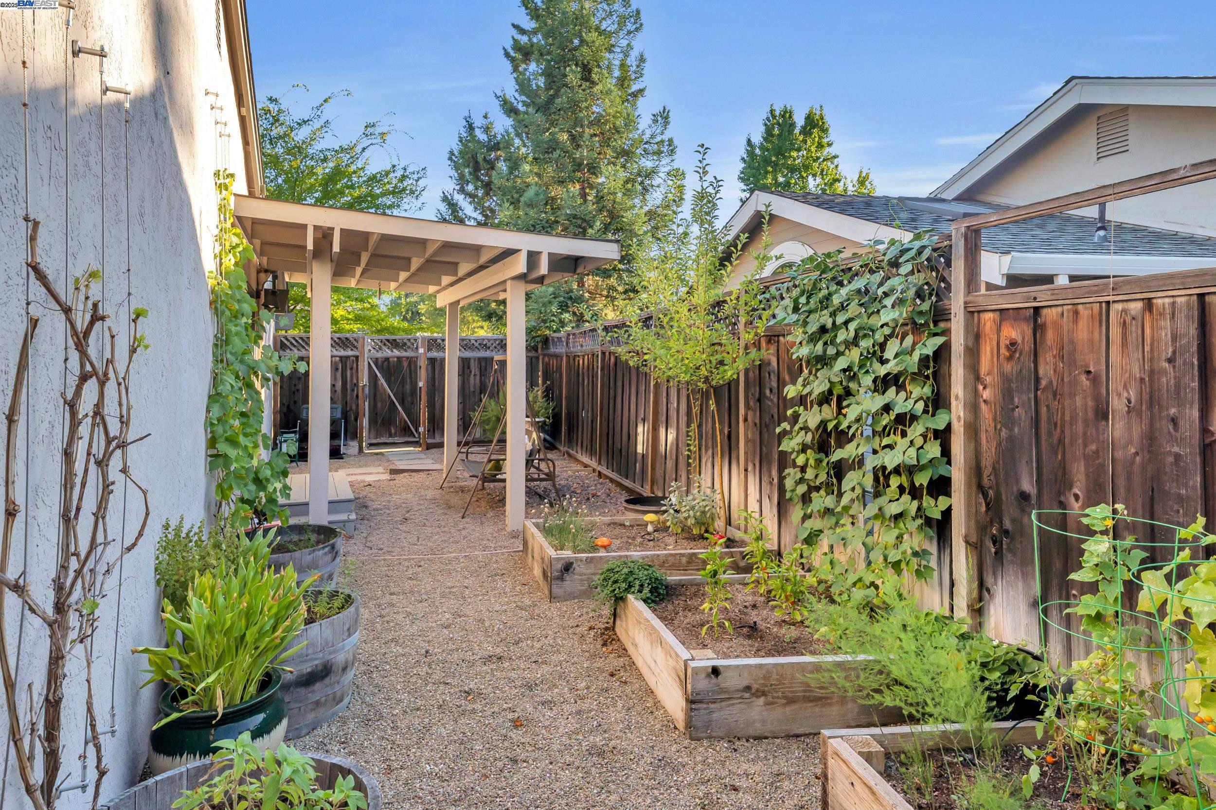 Detail Gallery Image 32 of 40 For 786 Bonita Ave, Pleasanton,  CA 94566 - 4 Beds | 2 Baths