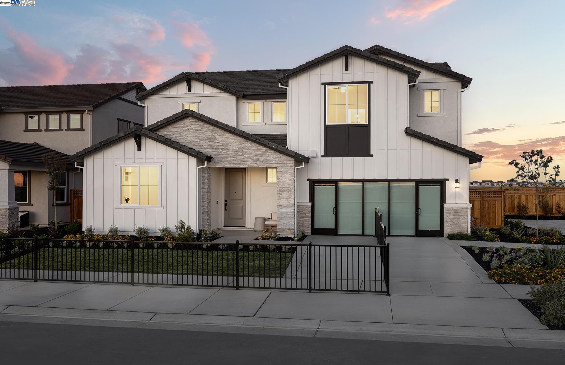 Detail Gallery Image 1 of 12 For 17184 Brightwood Avenue, Lathrop,  CA 95330 - 6 Beds | 4/1 Baths