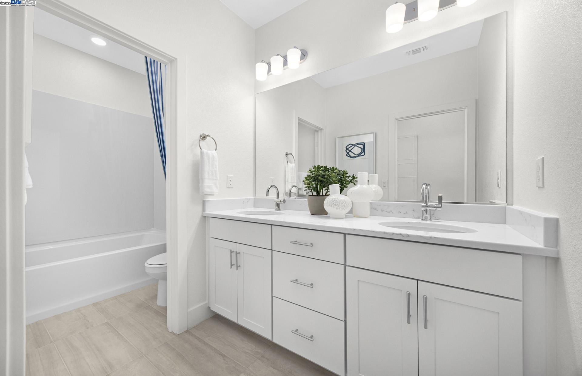 Detail Gallery Image 3 of 12 For 17184 Brightwood Avenue, Lathrop,  CA 95330 - 6 Beds | 4/1 Baths