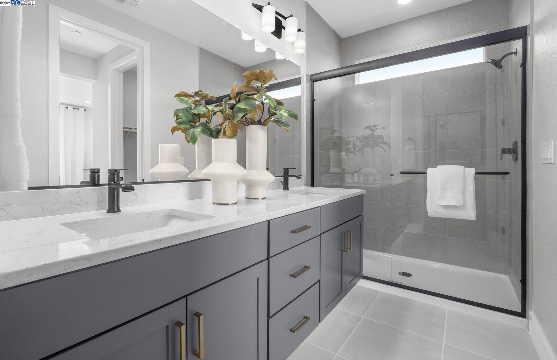 Detail Gallery Image 5 of 22 For 17196 Brightwood Avenue, Lathrop,  CA 95330 - 6 Beds | 4 Baths