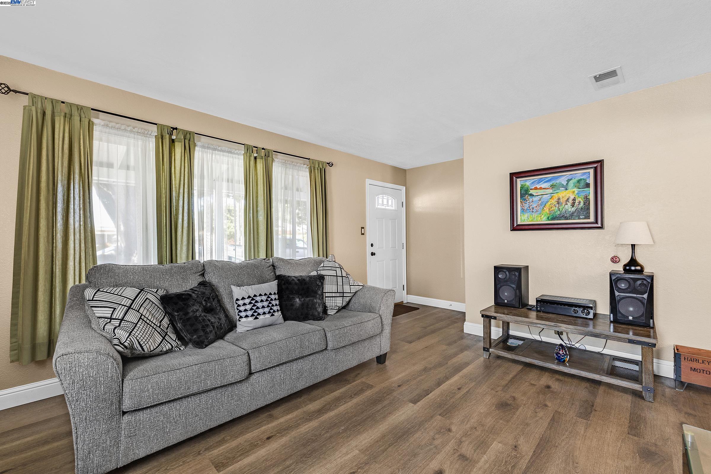 Detail Gallery Image 6 of 31 For 6278 Dairy Ave, Newark,  CA 94560 - 2 Beds | 1 Baths