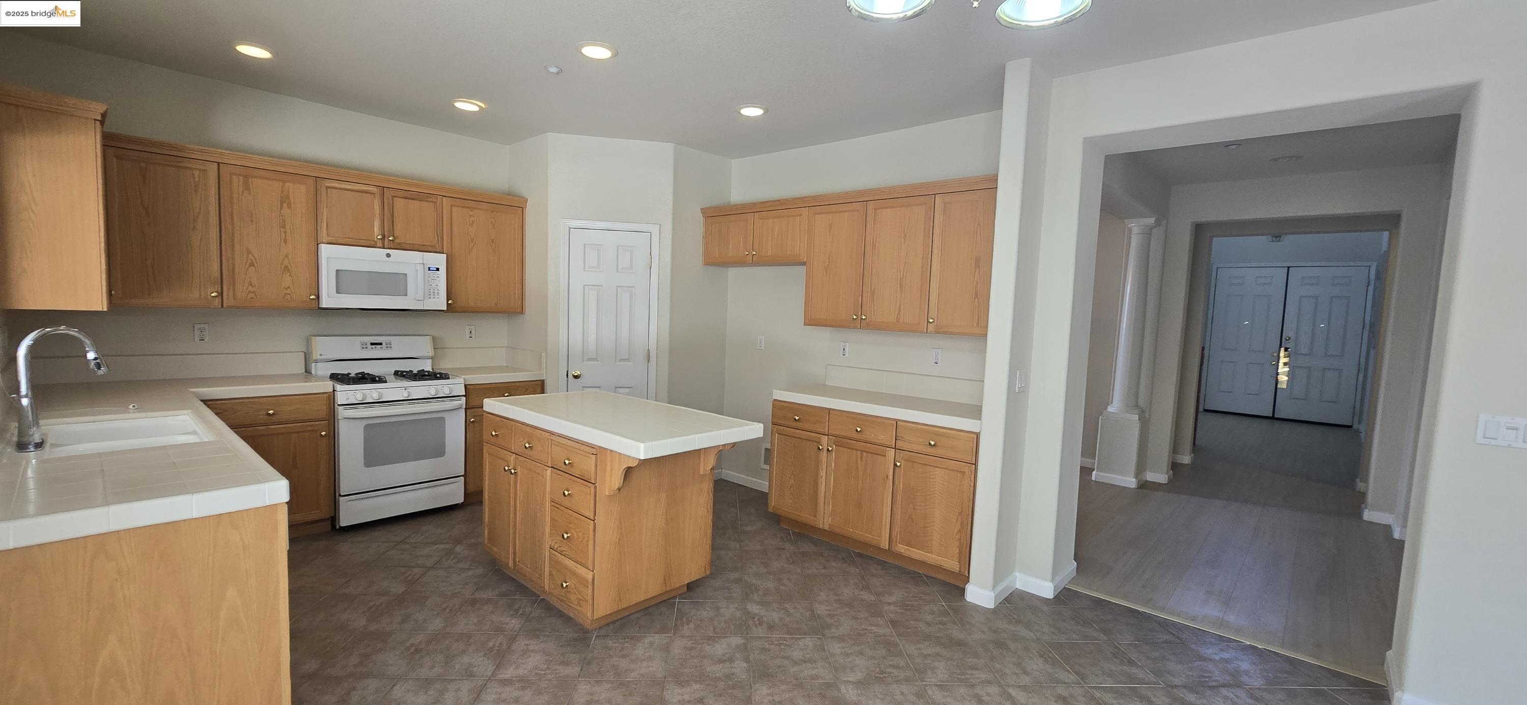 Detail Gallery Image 9 of 20 For 988 Chamomile Ln, Brentwood,  CA 94513 - 4 Beds | 3 Baths