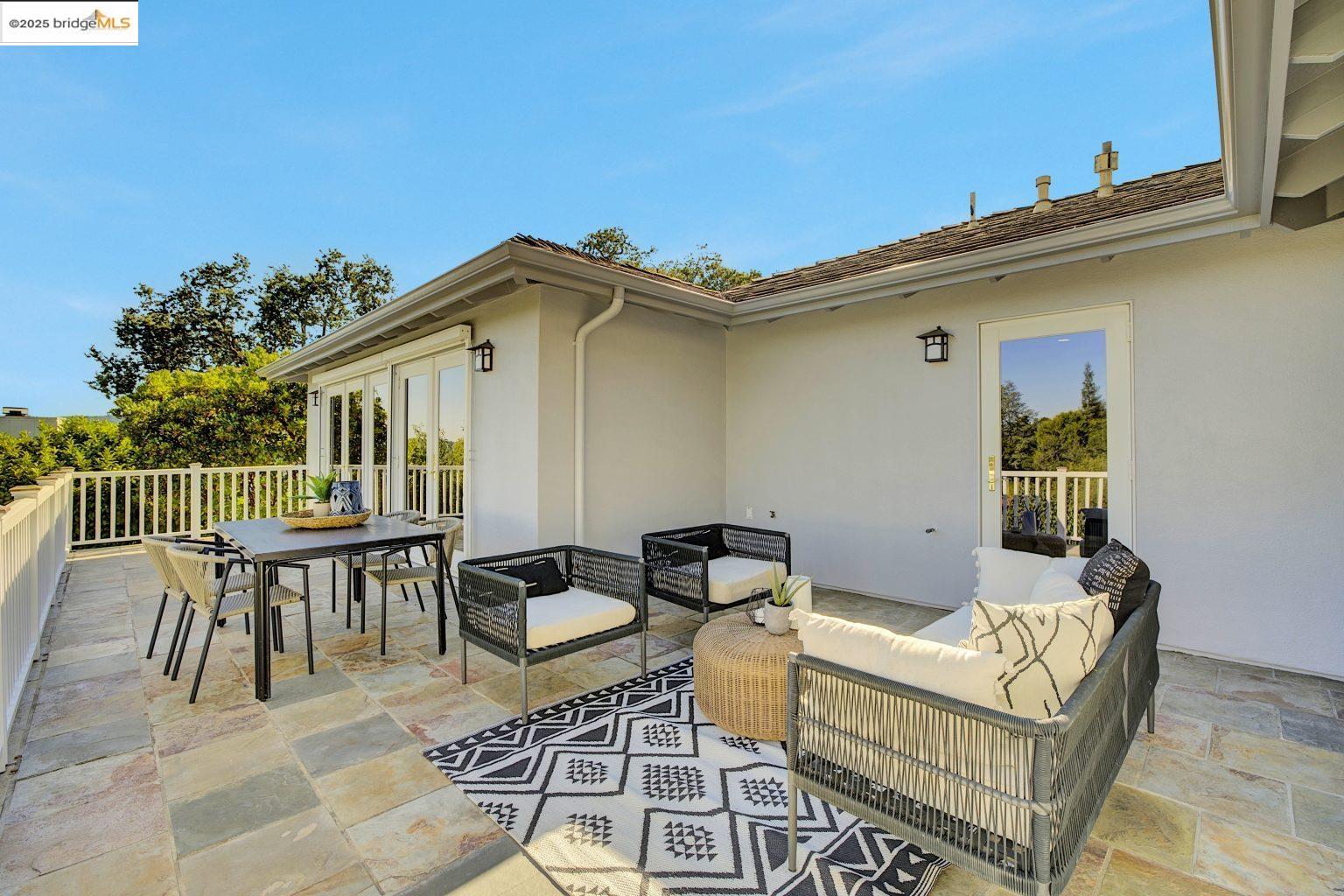 Detail Gallery Image 12 of 51 For 15 Los Dedos Road, Orinda,  CA 94563 - 4 Beds | 3/1 Baths