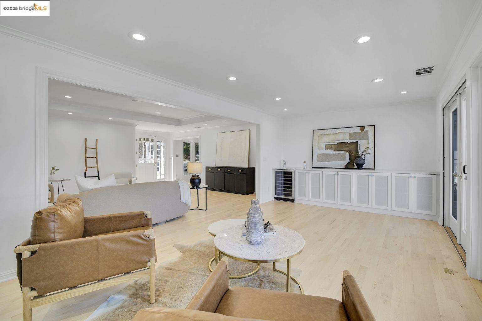 Detail Gallery Image 8 of 51 For 15 Los Dedos Road, Orinda,  CA 94563 - 4 Beds | 3/1 Baths