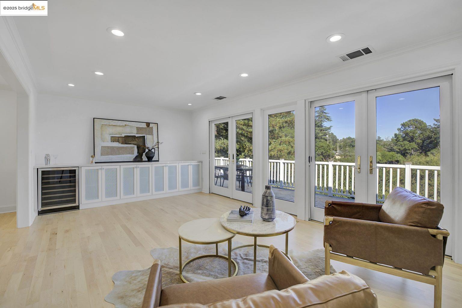Detail Gallery Image 9 of 51 For 15 Los Dedos Road, Orinda,  CA 94563 - 4 Beds | 3/1 Baths