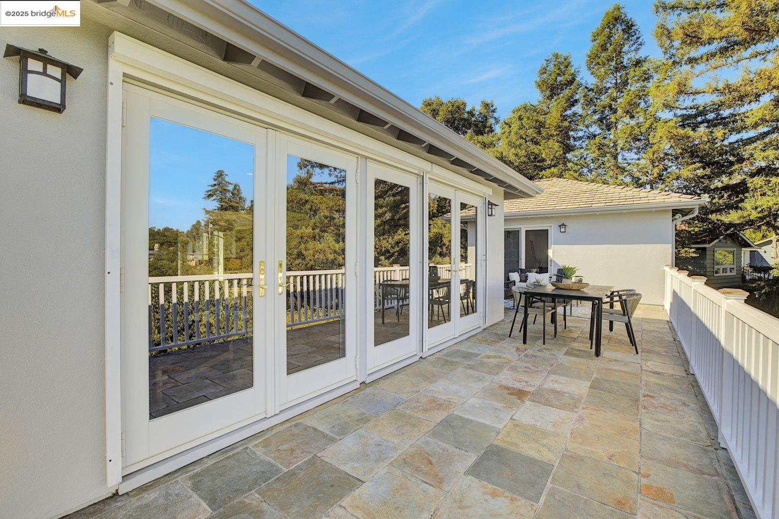 Detail Gallery Image 10 of 51 For 15 Los Dedos Road, Orinda,  CA 94563 - 4 Beds | 3/1 Baths