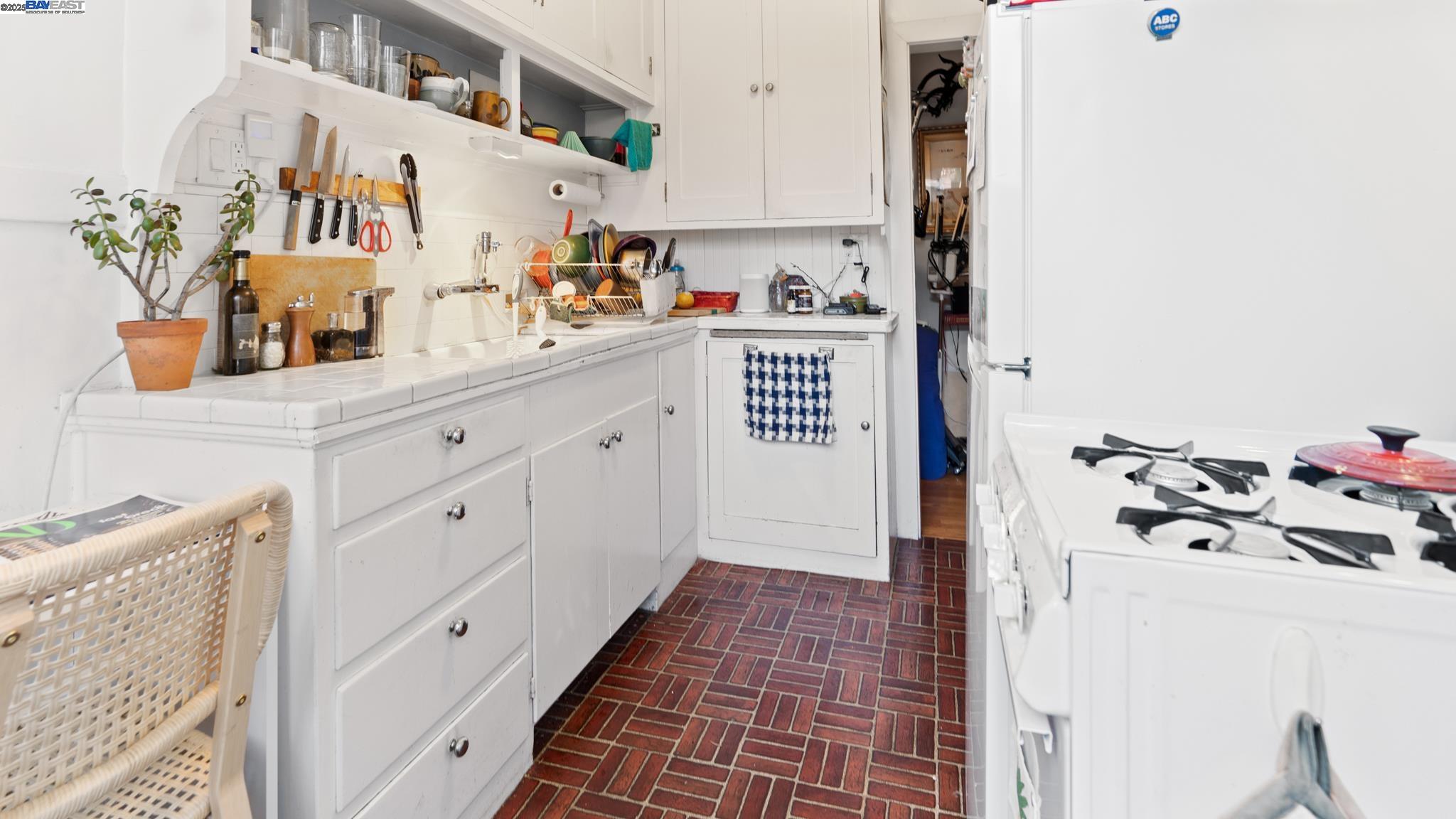 Detail Gallery Image 27 of 43 For 1621 E 38th St, Oakland,  CA 94602 - – Beds | – Baths