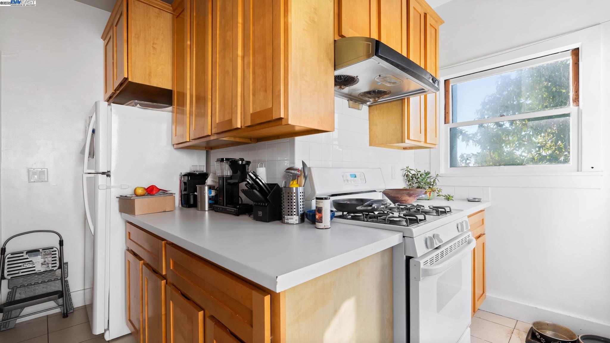 Detail Gallery Image 33 of 43 For 1621 E 38th St, Oakland,  CA 94602 - – Beds | – Baths