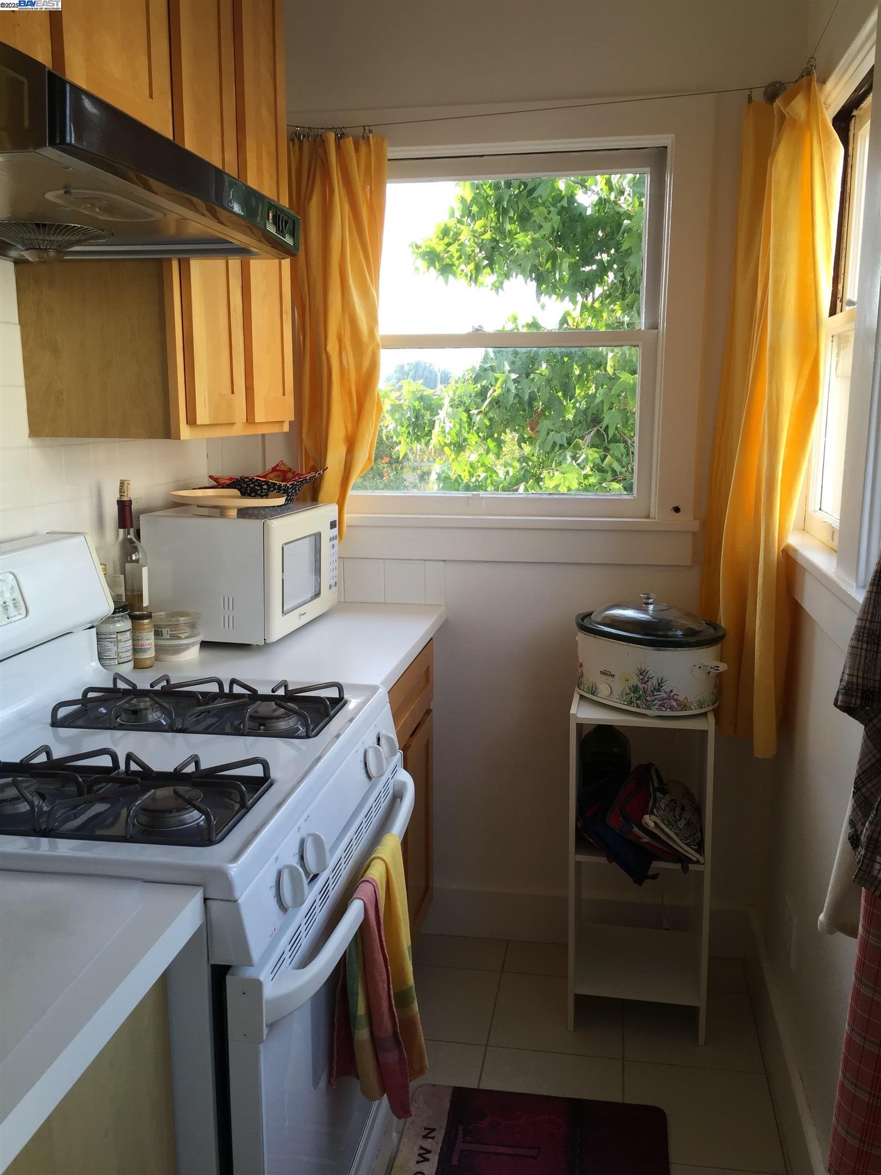 Detail Gallery Image 5 of 43 For 1621 E 38th St, Oakland,  CA 94602 - – Beds | – Baths