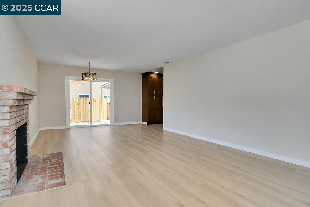 Detail Gallery Image 5 of 22 For 2317 Wright Ave, Pinole,  CA 94564 - 3 Beds | 1 Baths