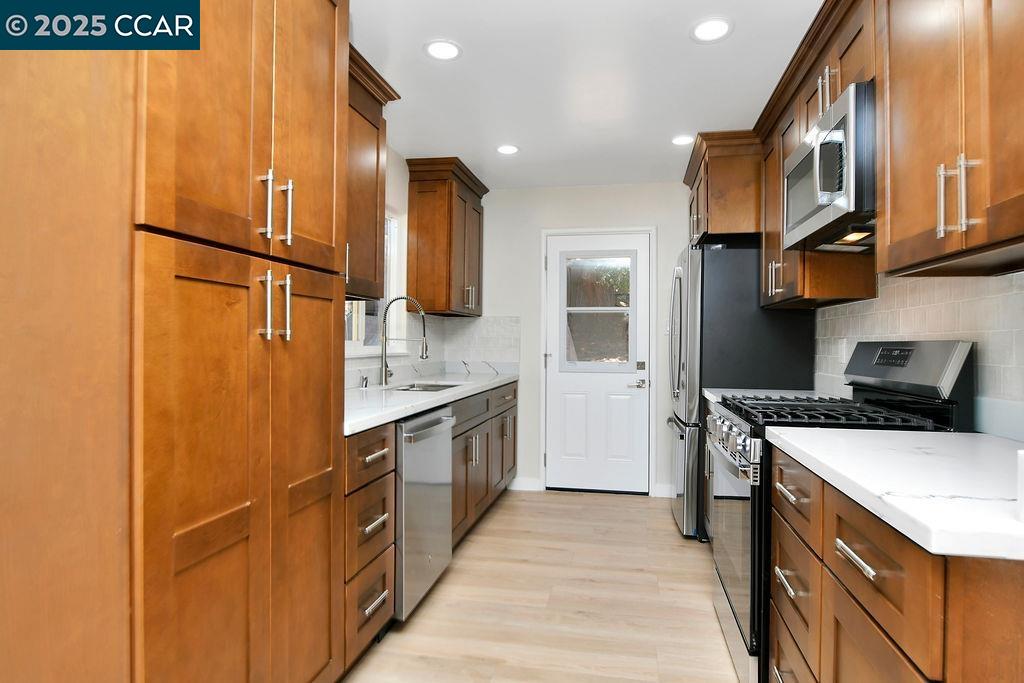 Detail Gallery Image 7 of 22 For 2317 Wright Ave, Pinole,  CA 94564 - 3 Beds | 1 Baths