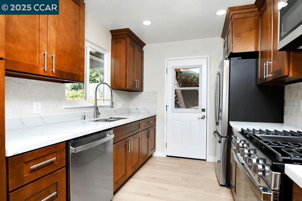 Detail Gallery Image 8 of 22 For 2317 Wright Ave, Pinole,  CA 94564 - 3 Beds | 1 Baths