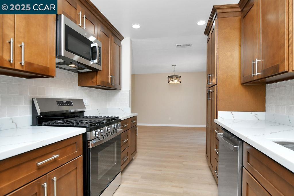 Detail Gallery Image 9 of 22 For 2317 Wright Ave, Pinole,  CA 94564 - 3 Beds | 1 Baths