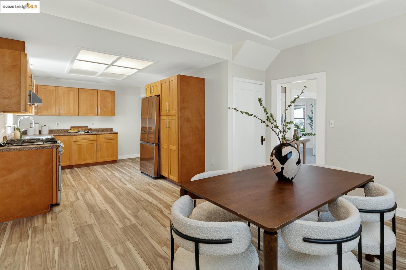 Detail Gallery Image 15 of 43 For 3622 Emerson St, Oakland,  CA 94610 - 5 Beds | 3 Baths