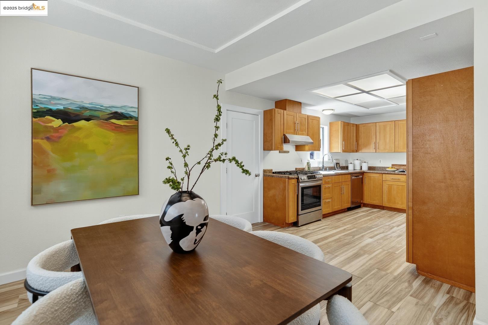 Detail Gallery Image 18 of 43 For 3622 Emerson St, Oakland,  CA 94610 - 5 Beds | 3 Baths