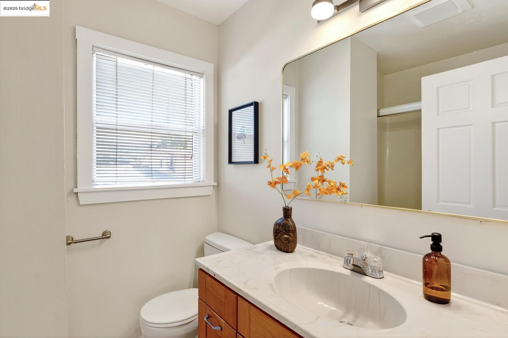 Detail Gallery Image 33 of 43 For 3622 Emerson St, Oakland,  CA 94610 - 5 Beds | 3 Baths