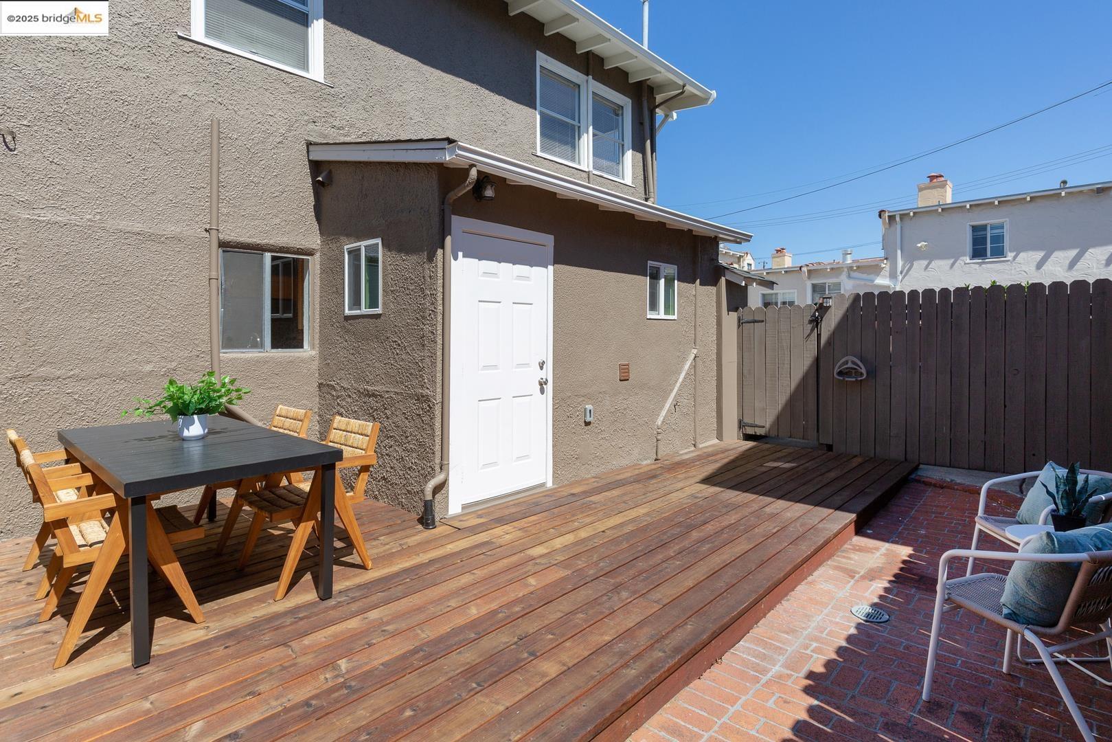 Detail Gallery Image 36 of 43 For 3622 Emerson St, Oakland,  CA 94610 - 5 Beds | 3 Baths