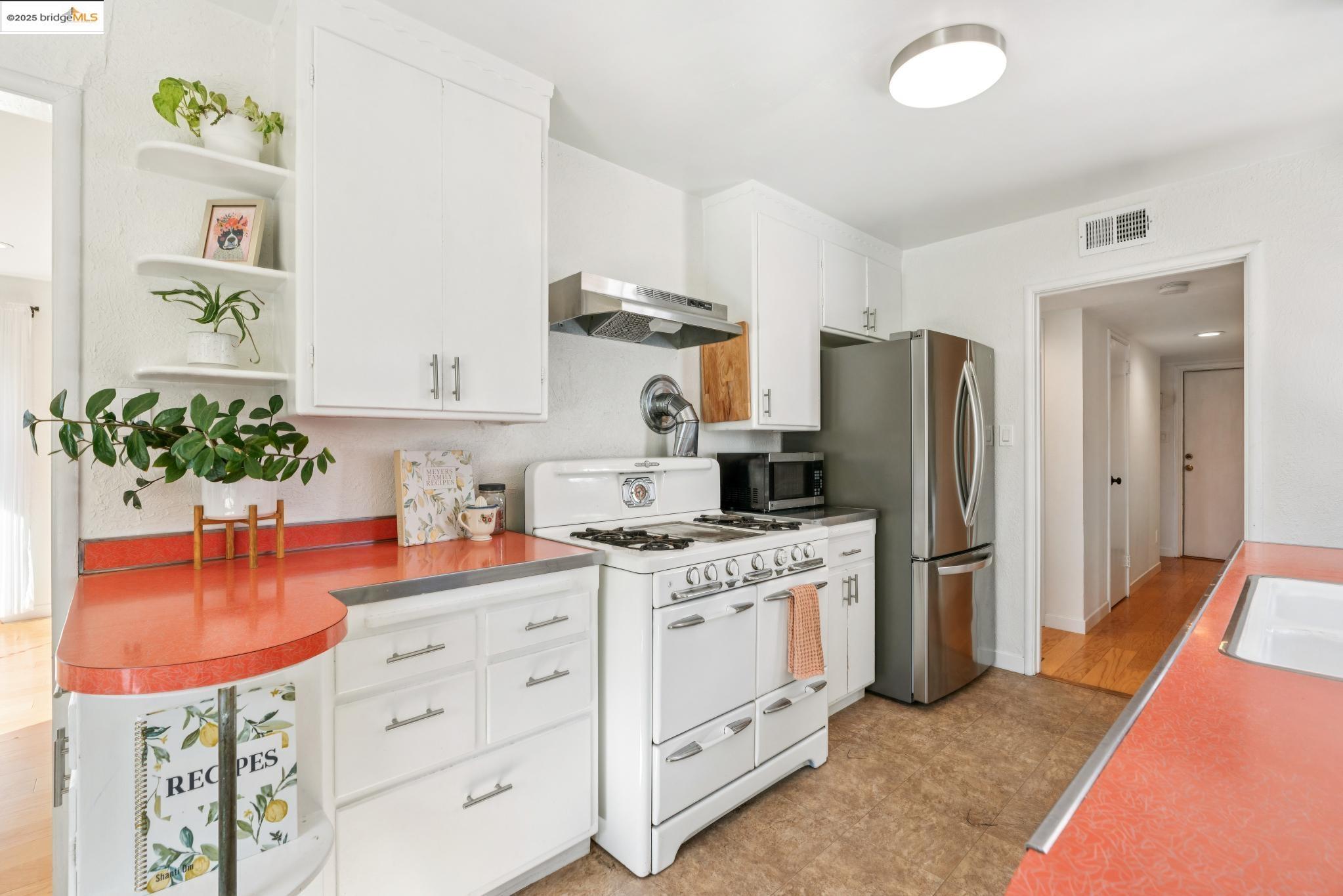 Detail Gallery Image 13 of 33 For 4055 Kimberly Pl, Concord,  CA 94521 - 3 Beds | 1/1 Baths