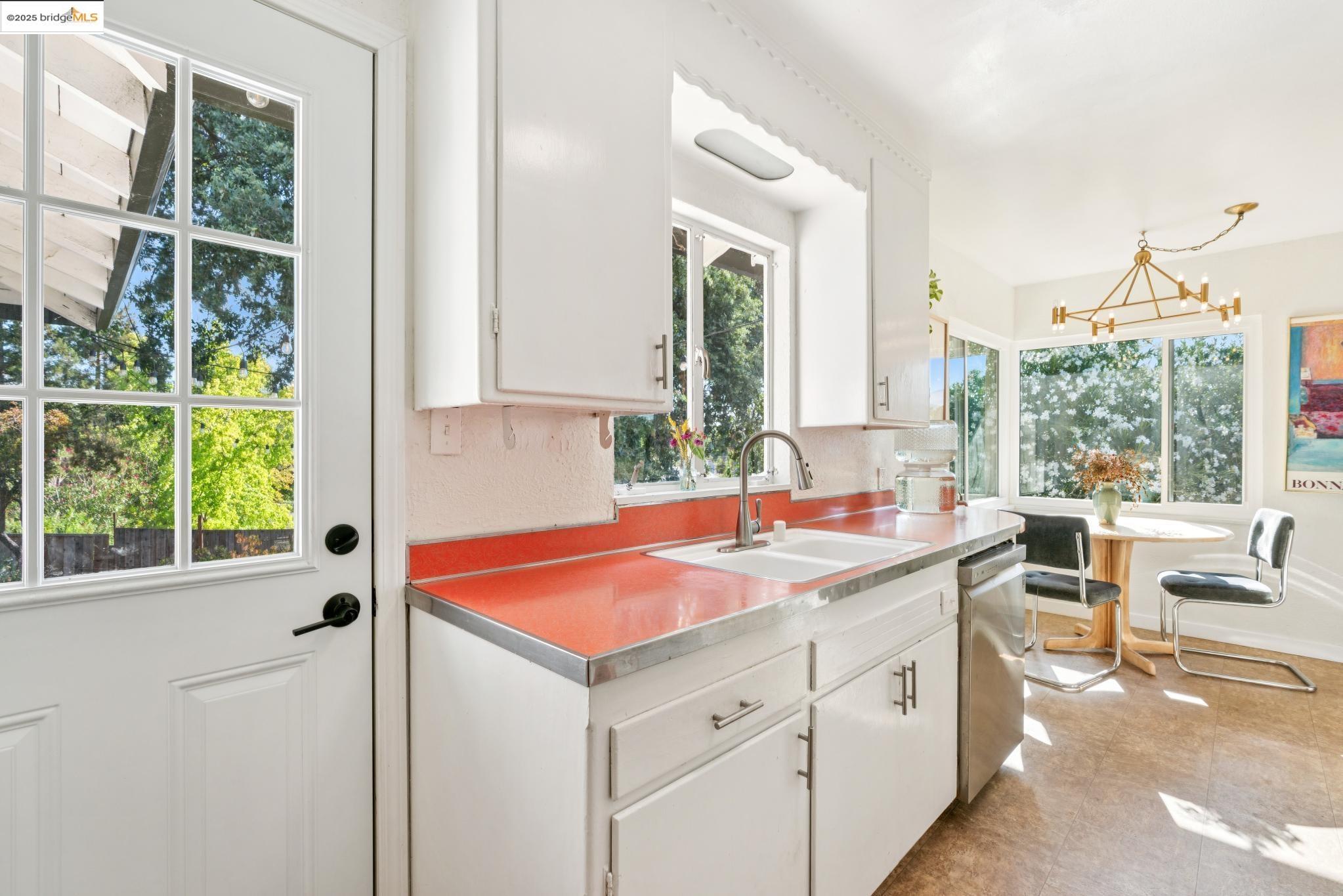Detail Gallery Image 15 of 33 For 4055 Kimberly Pl, Concord,  CA 94521 - 3 Beds | 1/1 Baths