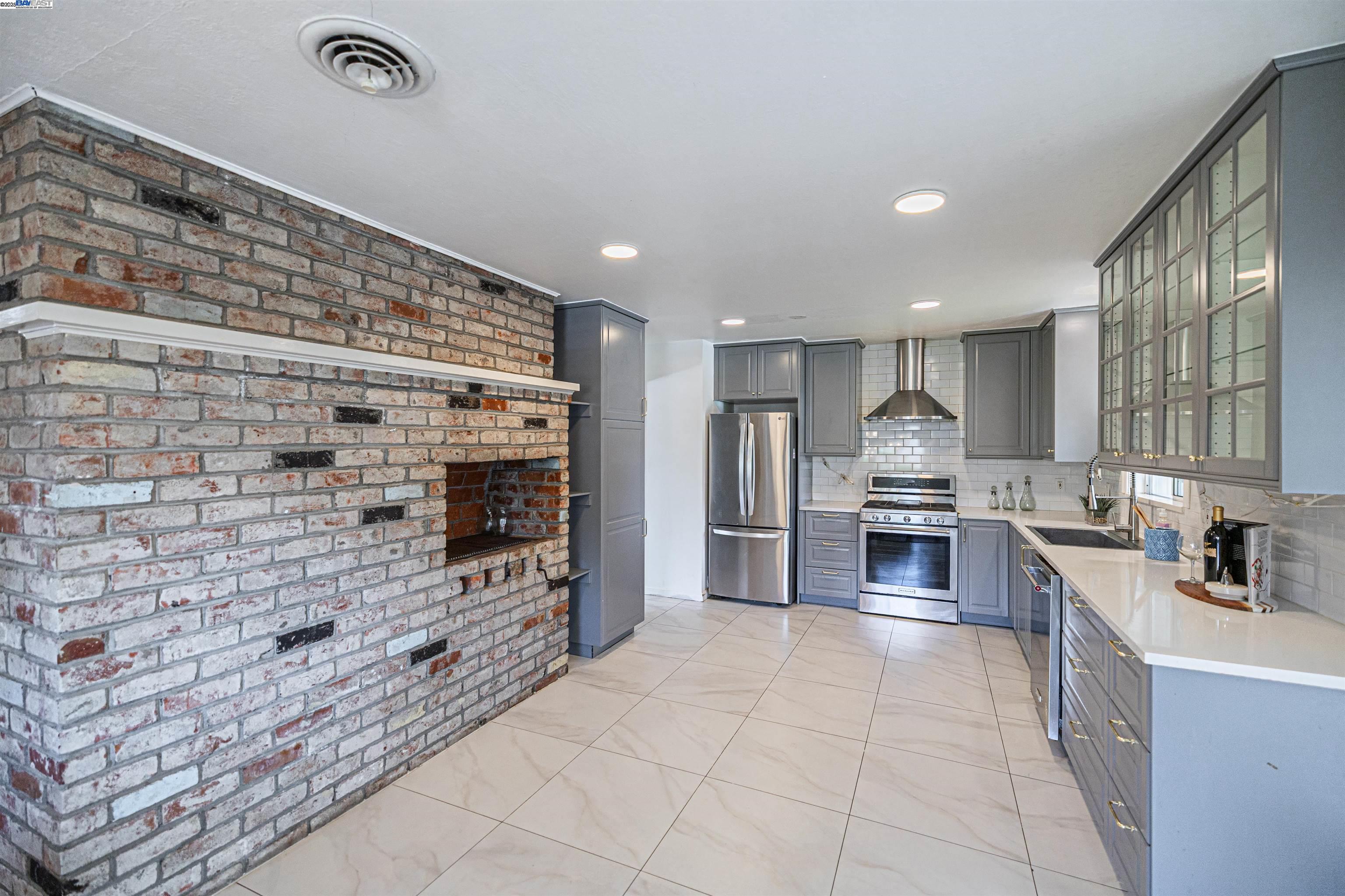 Detail Gallery Image 12 of 26 For 44 Duke Way, Pleasant Hill,  CA 94523 - 3 Beds | 2 Baths