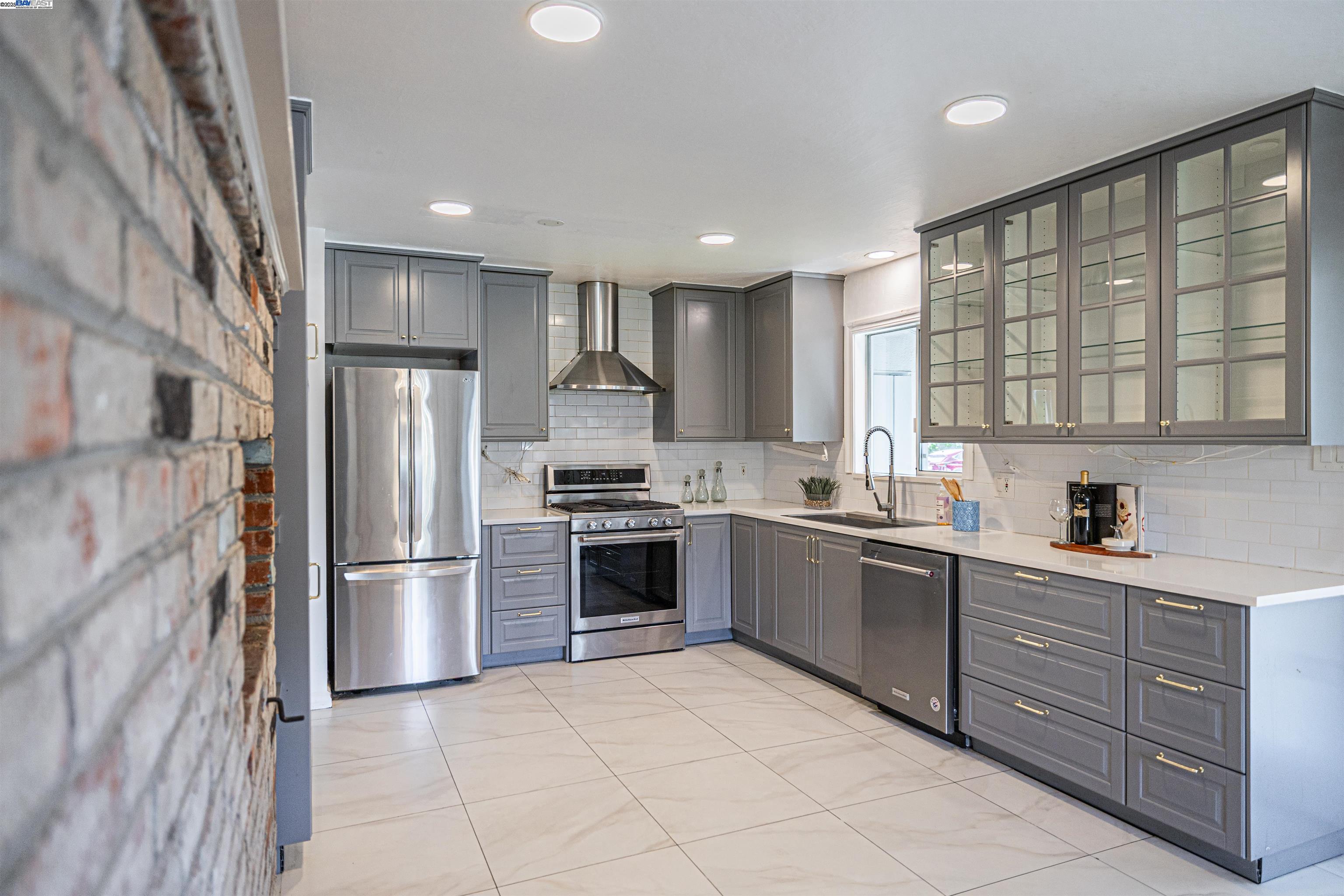Detail Gallery Image 13 of 26 For 44 Duke Way, Pleasant Hill,  CA 94523 - 3 Beds | 2 Baths