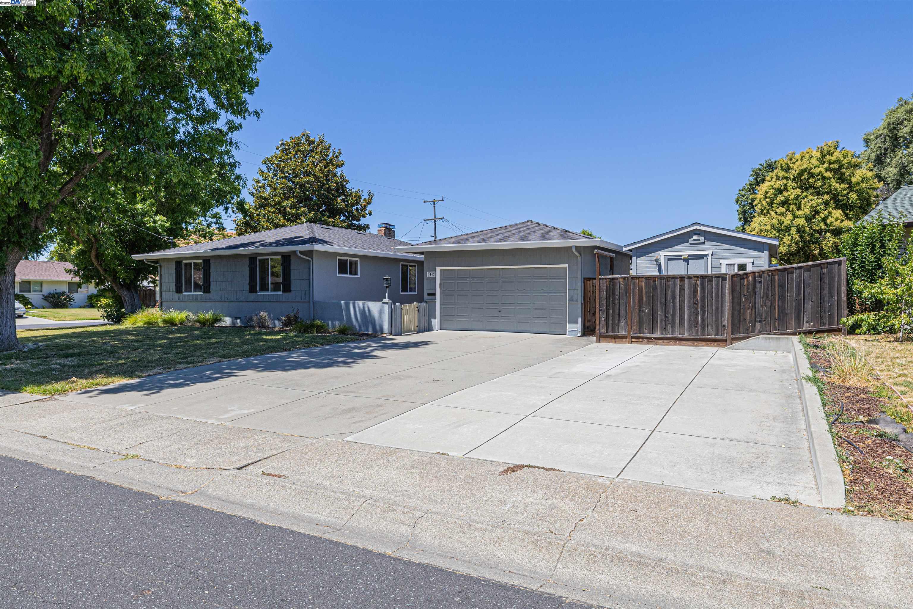 Detail Gallery Image 3 of 26 For 44 Duke Way, Pleasant Hill,  CA 94523 - 3 Beds | 2 Baths