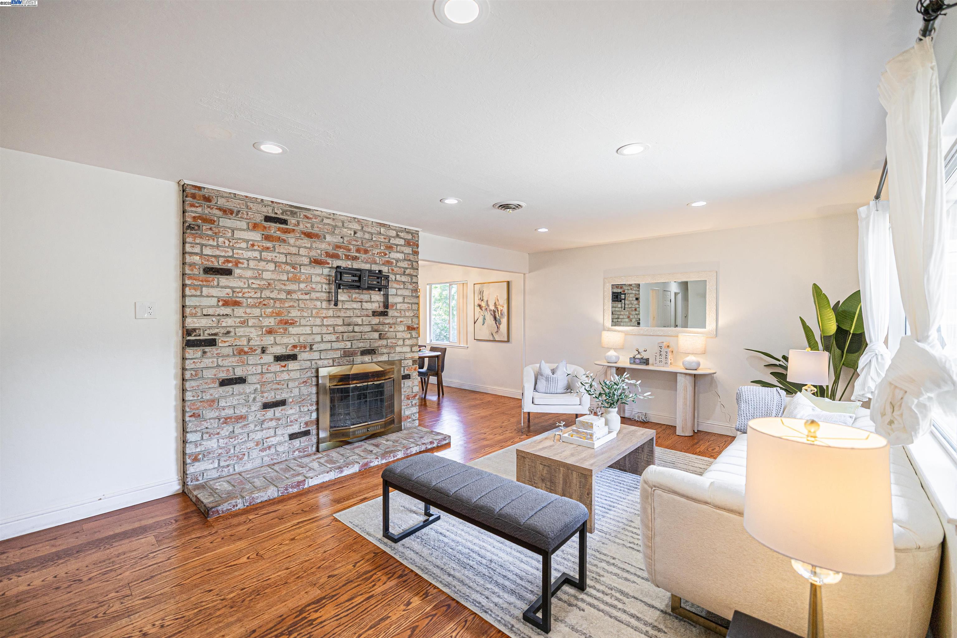 Detail Gallery Image 4 of 26 For 44 Duke Way, Pleasant Hill,  CA 94523 - 3 Beds | 2 Baths