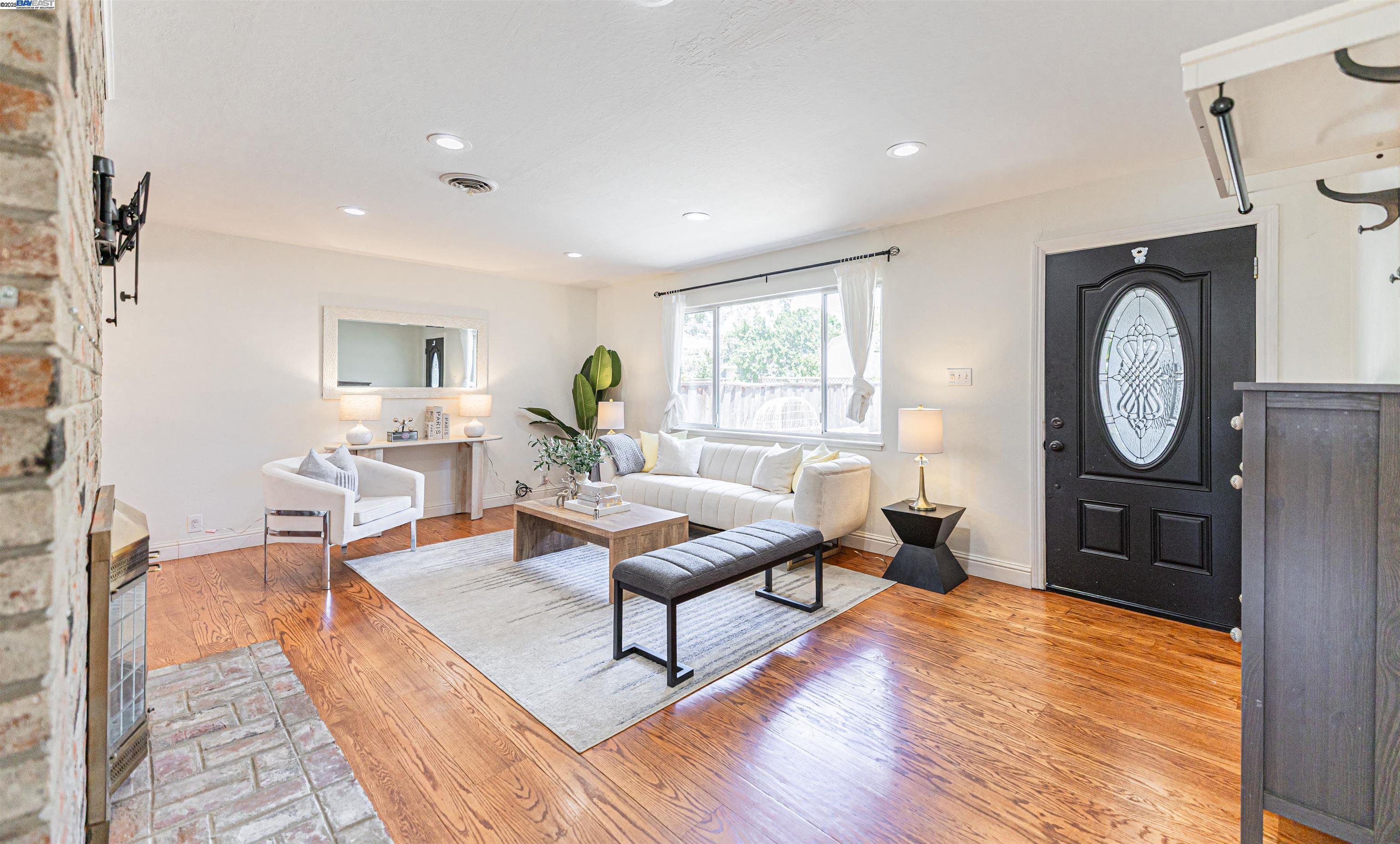 Detail Gallery Image 6 of 26 For 44 Duke Way, Pleasant Hill,  CA 94523 - 3 Beds | 2 Baths
