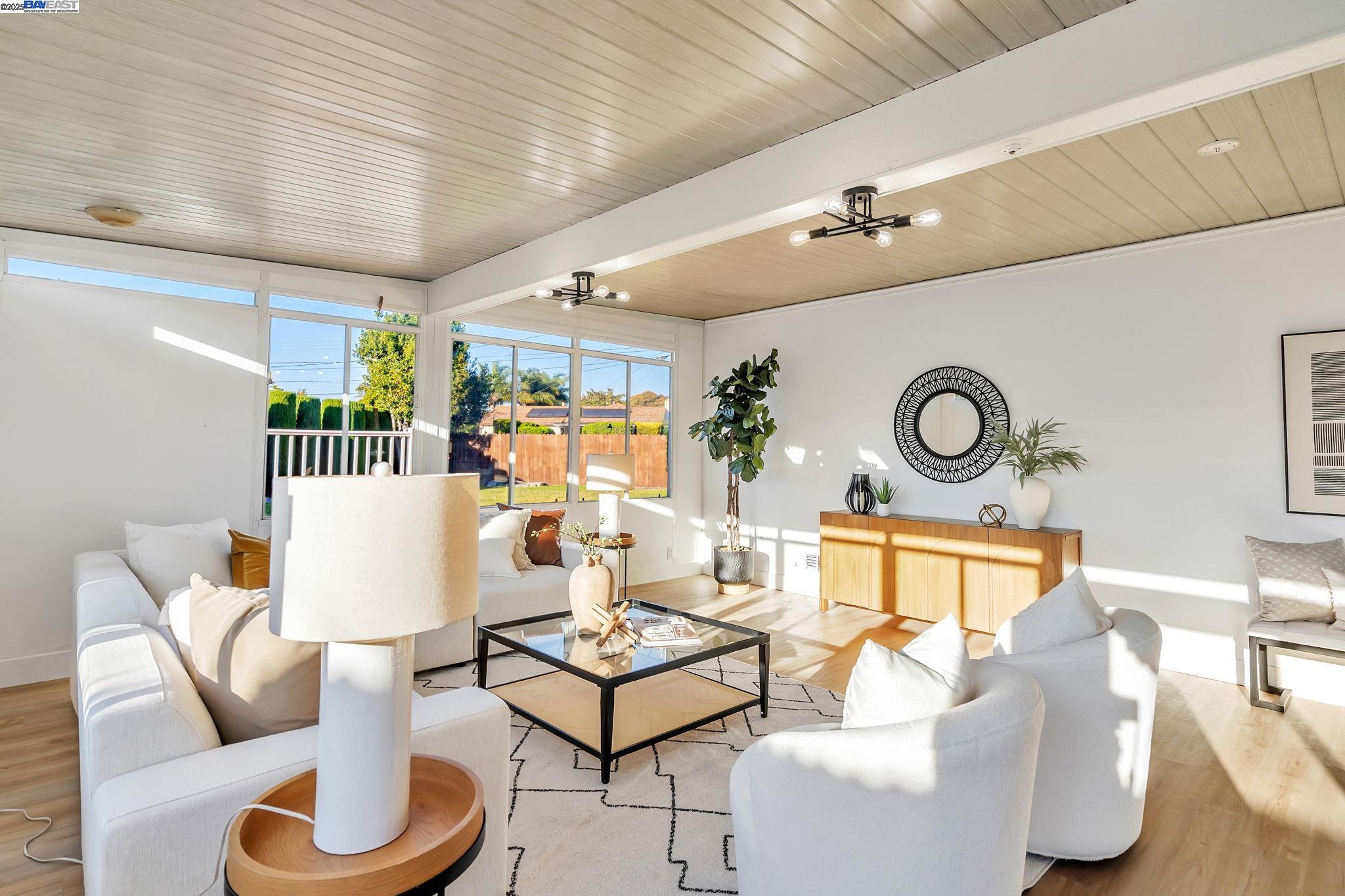Detail Gallery Image 12 of 34 For 1575 via Lucas, San Lorenzo,  CA 94580 - 4 Beds | 3 Baths