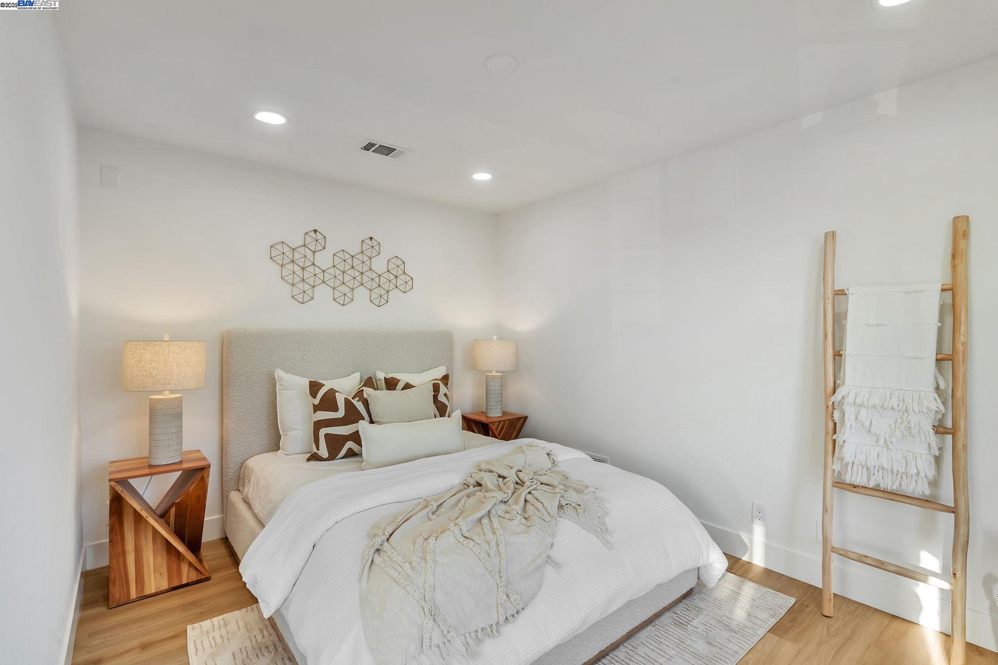 Detail Gallery Image 16 of 34 For 1575 via Lucas, San Lorenzo,  CA 94580 - 4 Beds | 3 Baths