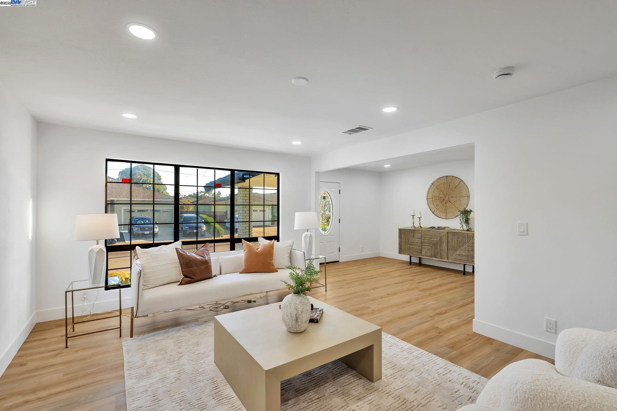 Detail Gallery Image 9 of 34 For 1575 via Lucas, San Lorenzo,  CA 94580 - 4 Beds | 3 Baths