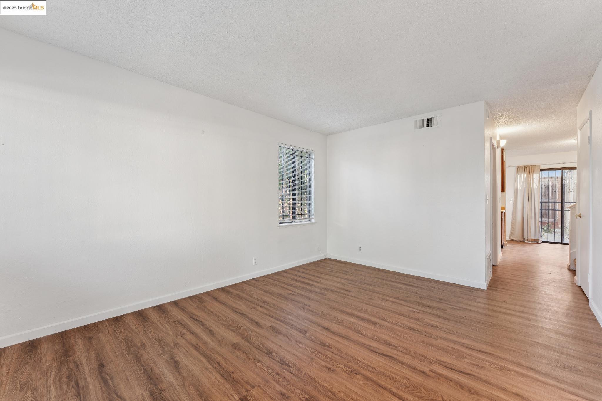 Photo #5: 41110416 Listing 