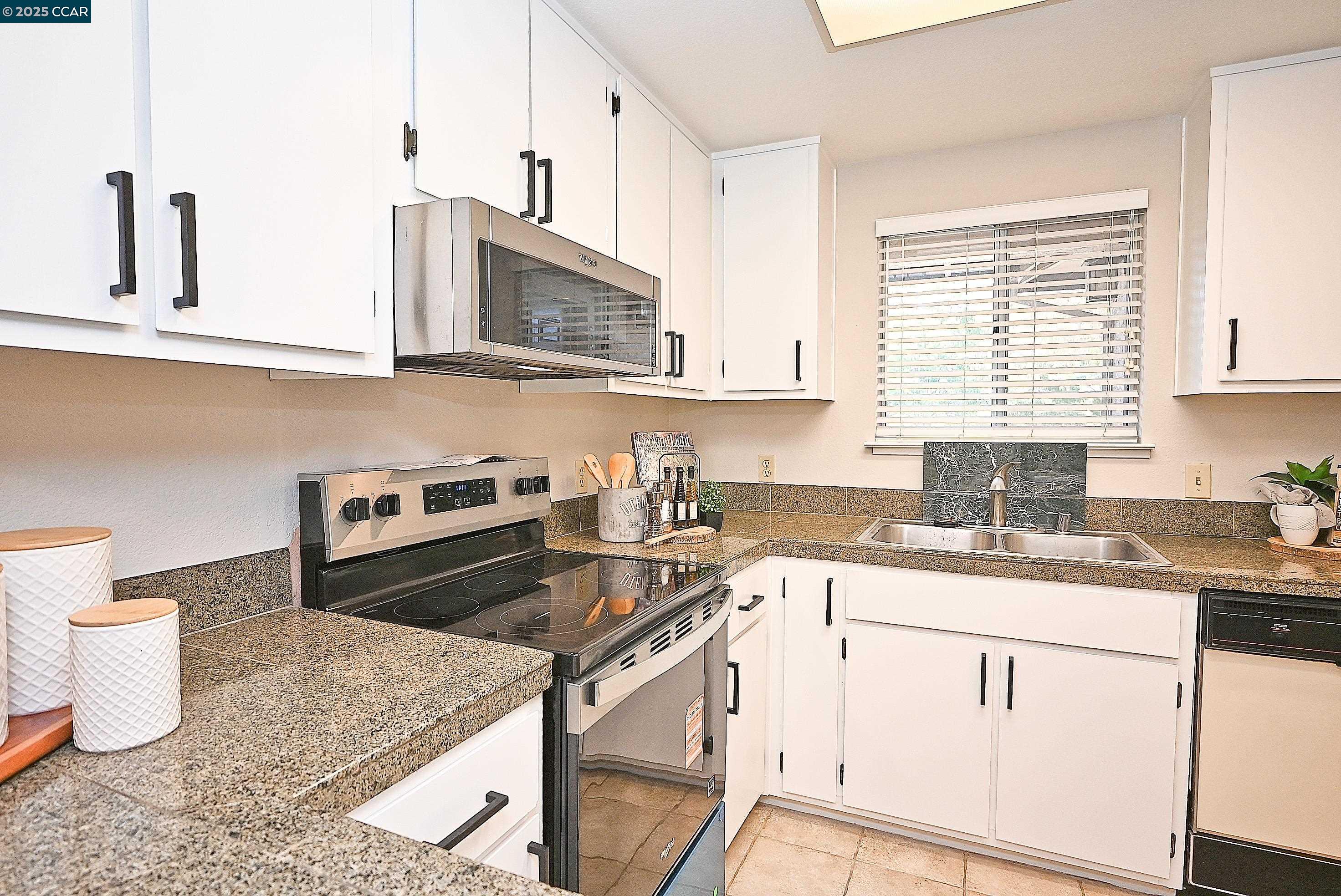 Photo #14: 41110417 Listing: Photo #14