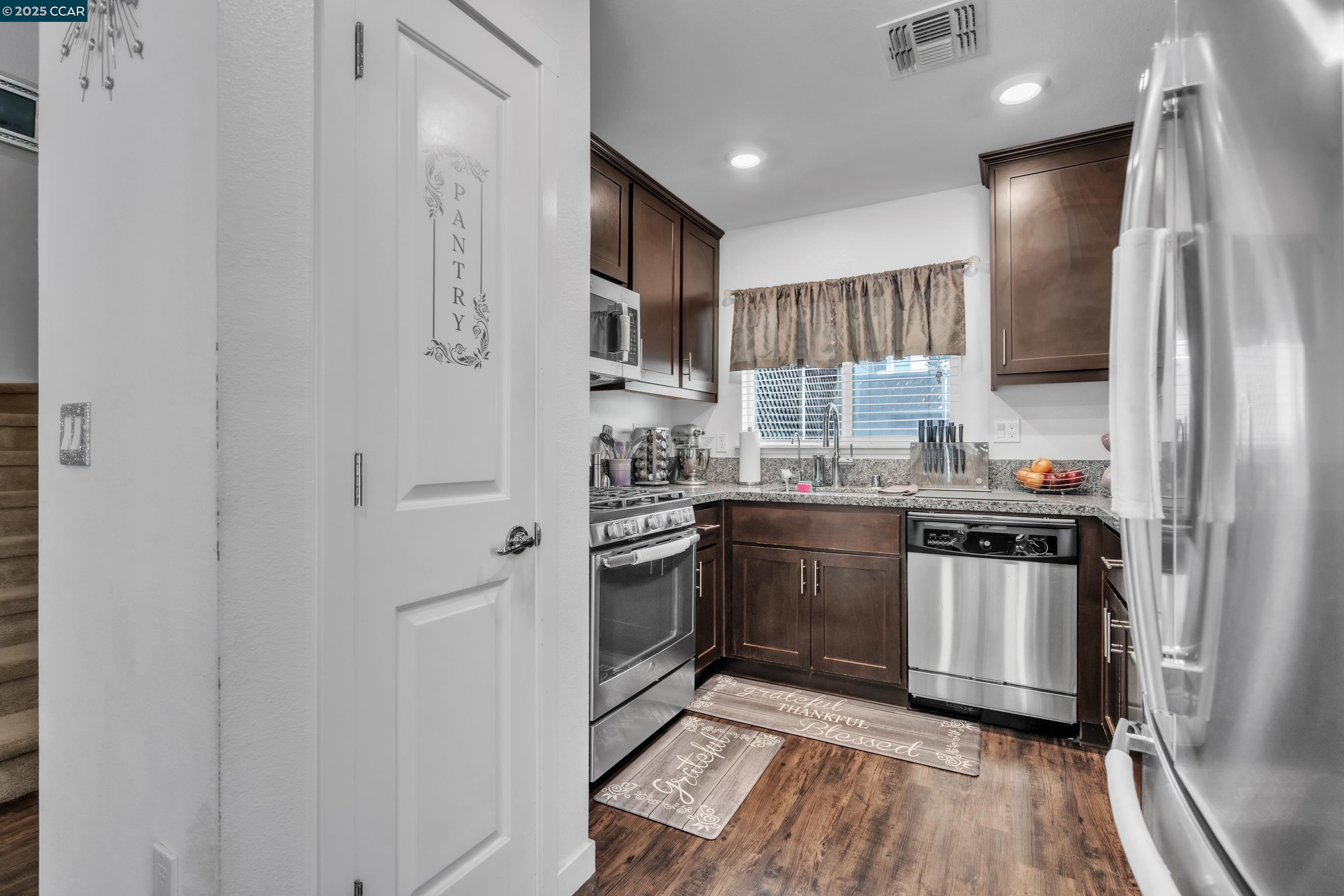 Detail Gallery Image 11 of 31 For 19828 Gabilan View Dr, Salinas,  CA 93906 - 2 Beds | 2/1 Baths