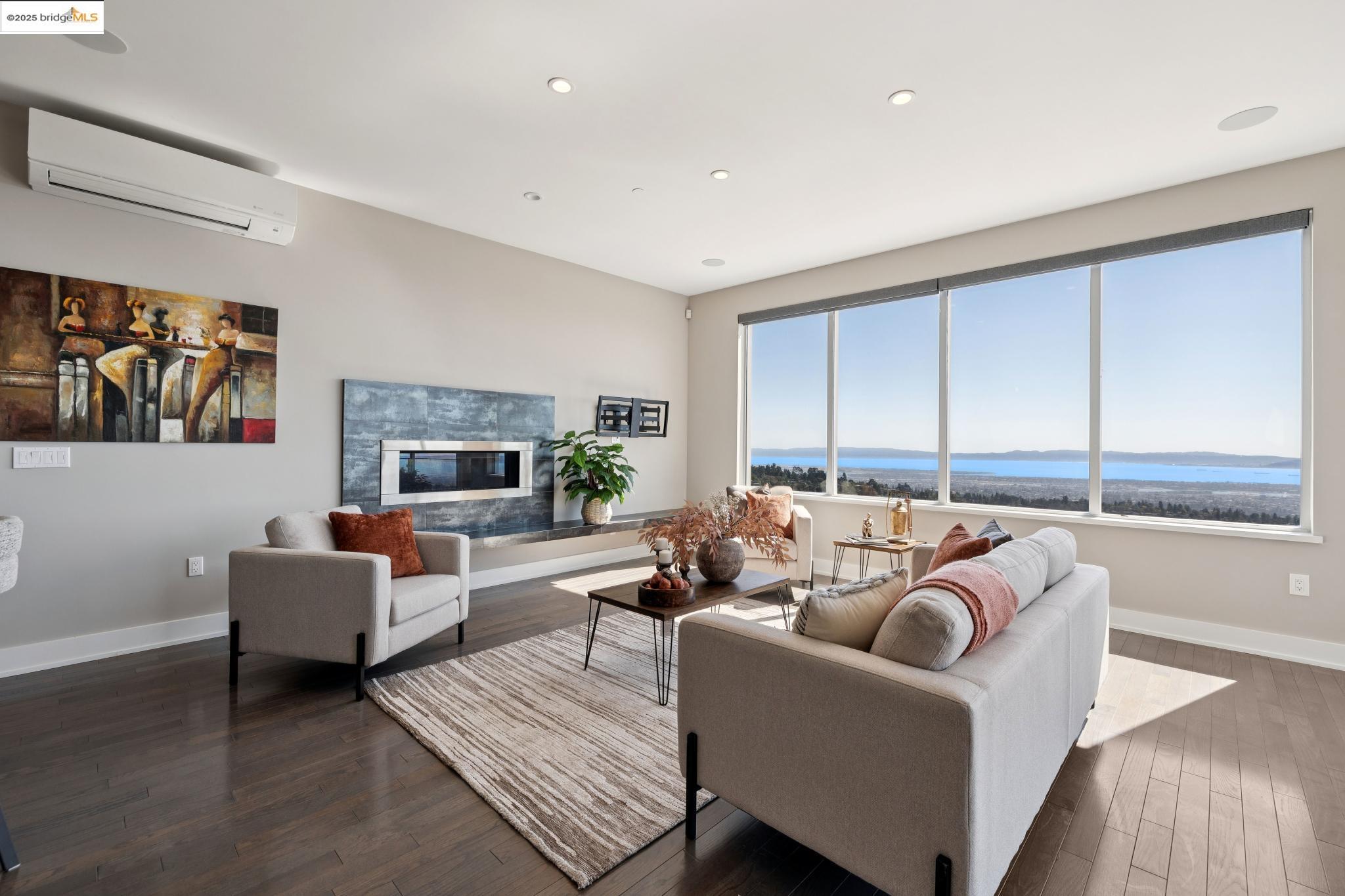 Detail Gallery Image 13 of 60 For 25 Diablo Dr, Oakland,  CA 94611 - 3 Beds | 3/1 Baths