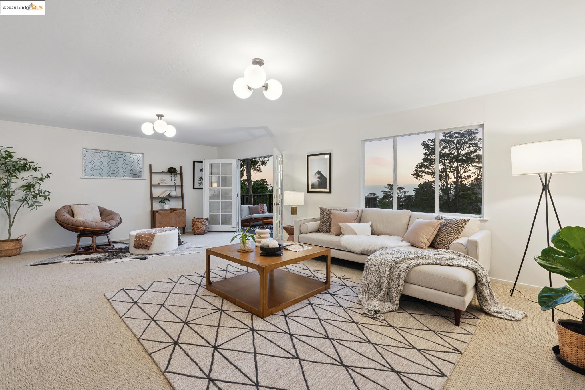 Detail Gallery Image 11 of 59 For 6827 Ridgewood Dr., Oakland,  CA 94611 - 5 Beds | 3 Baths