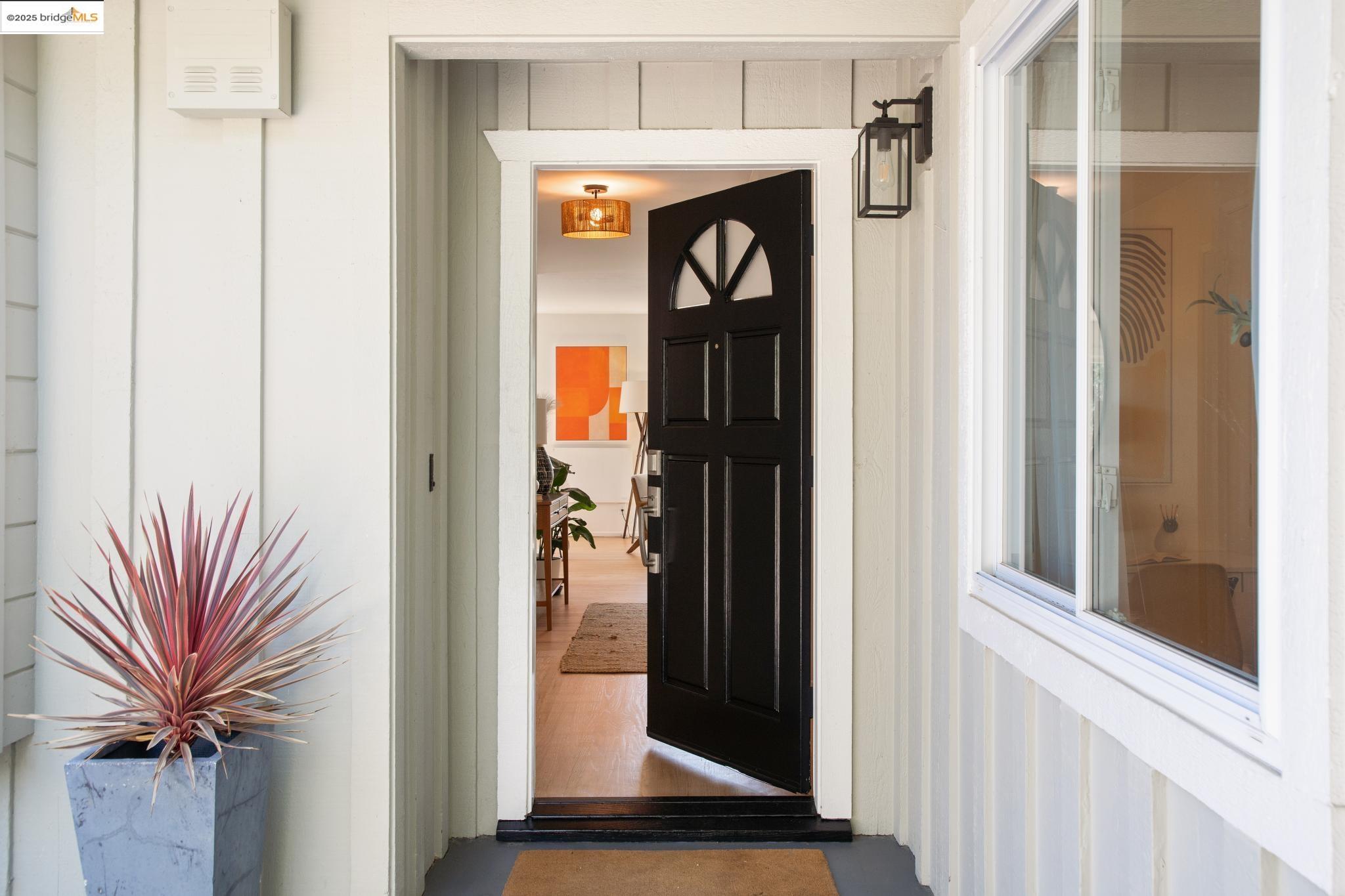 Detail Gallery Image 18 of 59 For 6827 Ridgewood Dr., Oakland,  CA 94611 - 5 Beds | 3 Baths