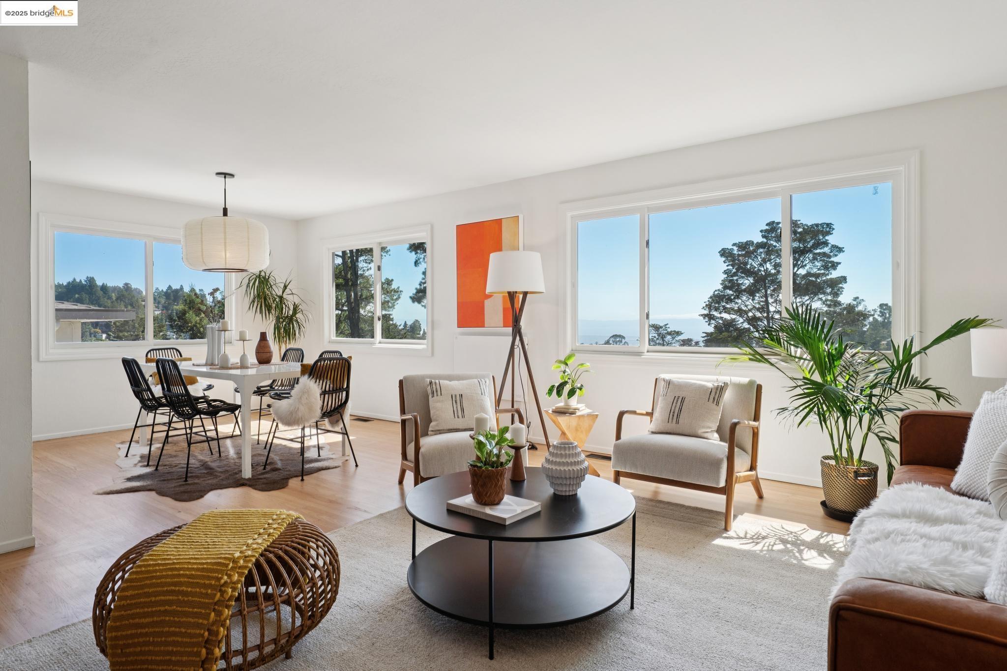 Detail Gallery Image 19 of 59 For 6827 Ridgewood Dr., Oakland,  CA 94611 - 5 Beds | 3 Baths