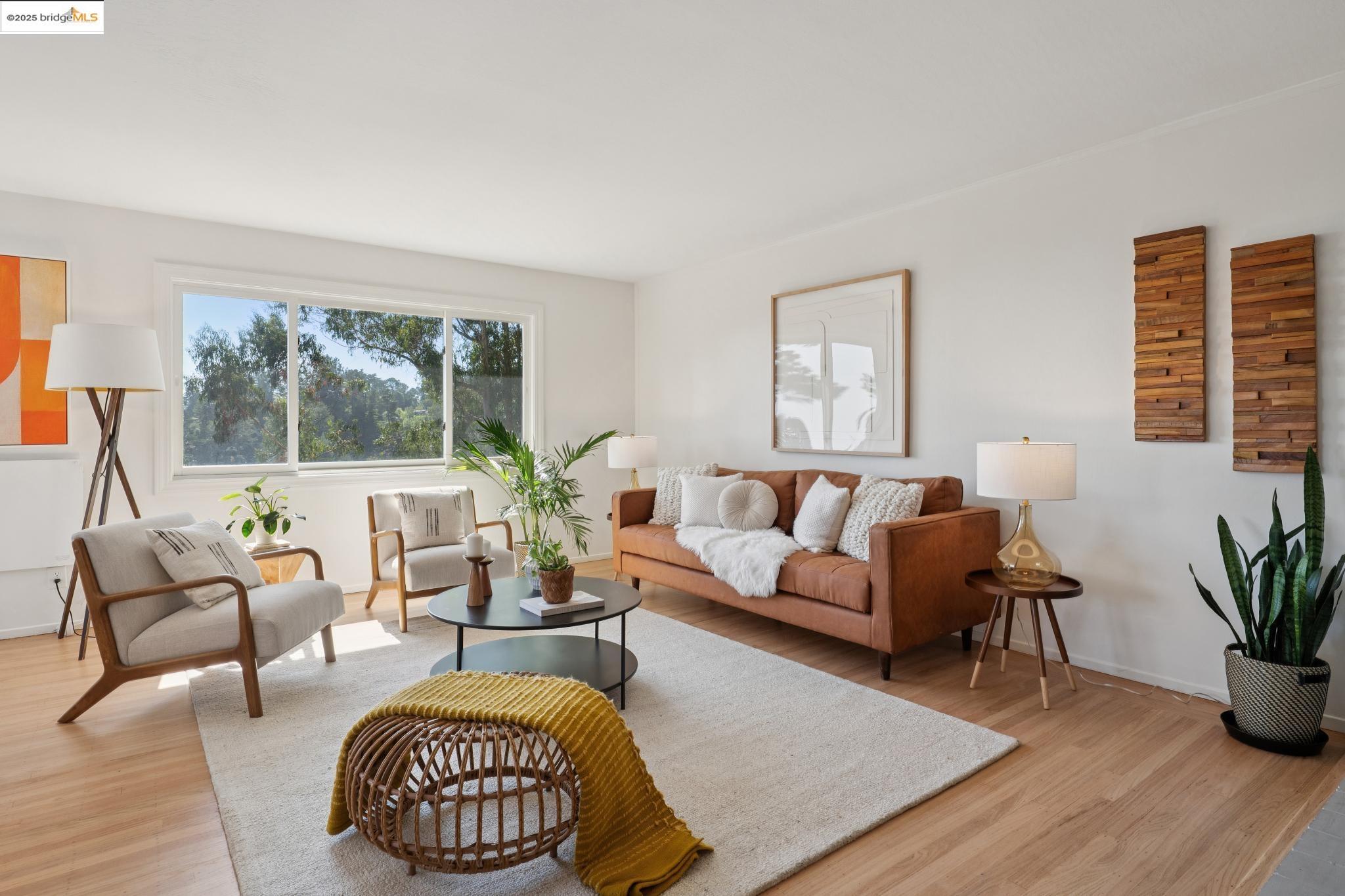 Detail Gallery Image 20 of 59 For 6827 Ridgewood Dr., Oakland,  CA 94611 - 5 Beds | 3 Baths