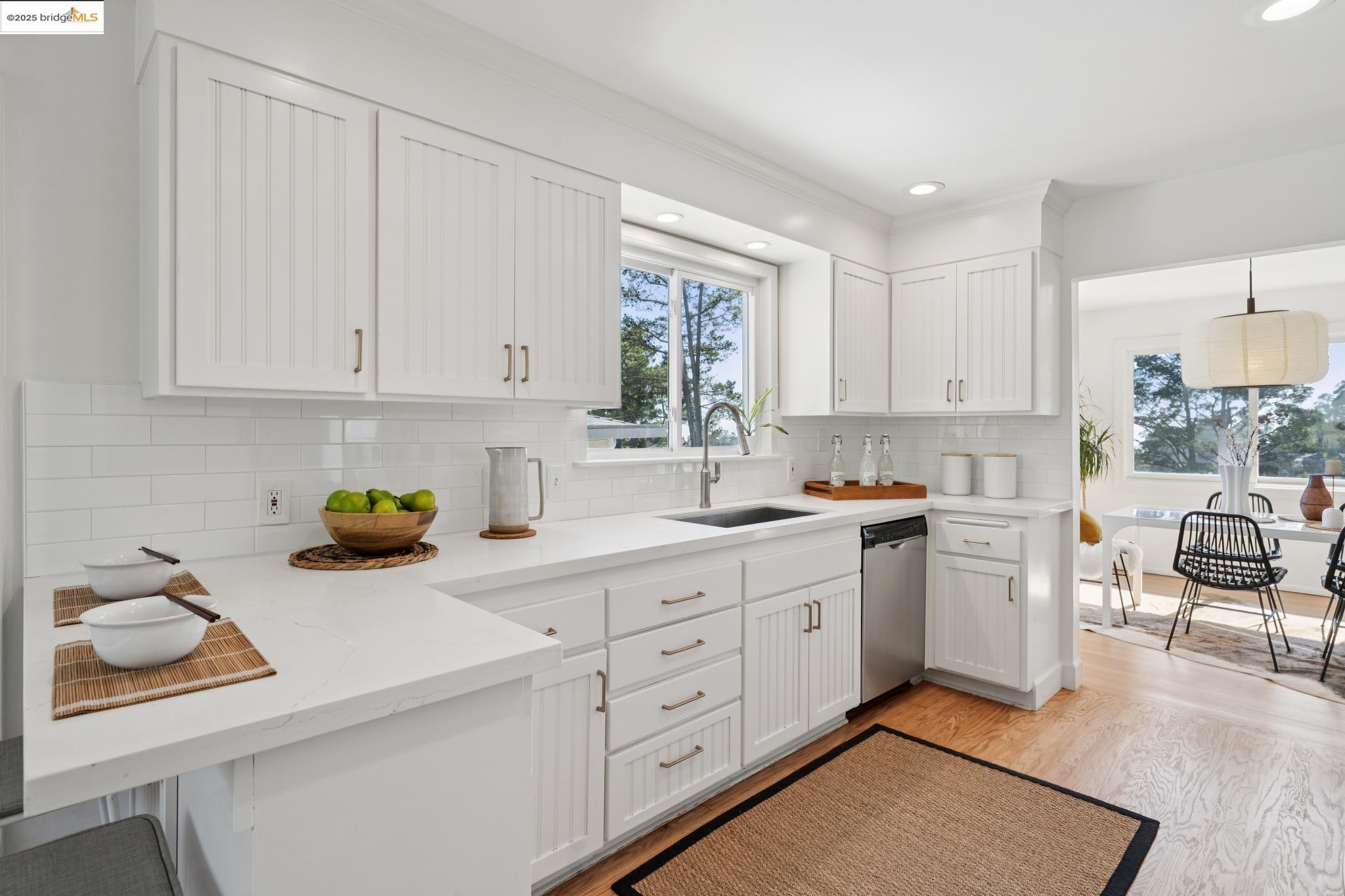 Detail Gallery Image 27 of 59 For 6827 Ridgewood Dr., Oakland,  CA 94611 - 5 Beds | 3 Baths