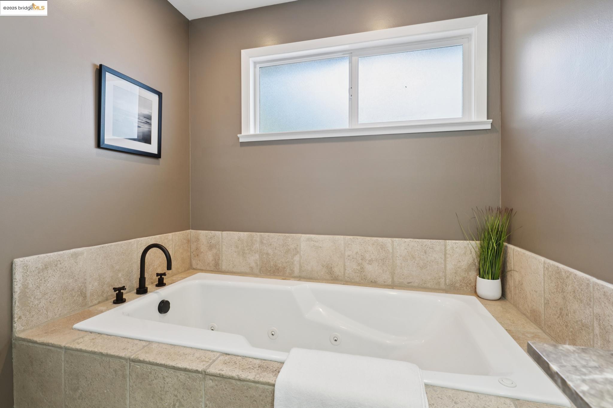 Detail Gallery Image 42 of 59 For 6827 Ridgewood Dr., Oakland,  CA 94611 - 5 Beds | 3 Baths