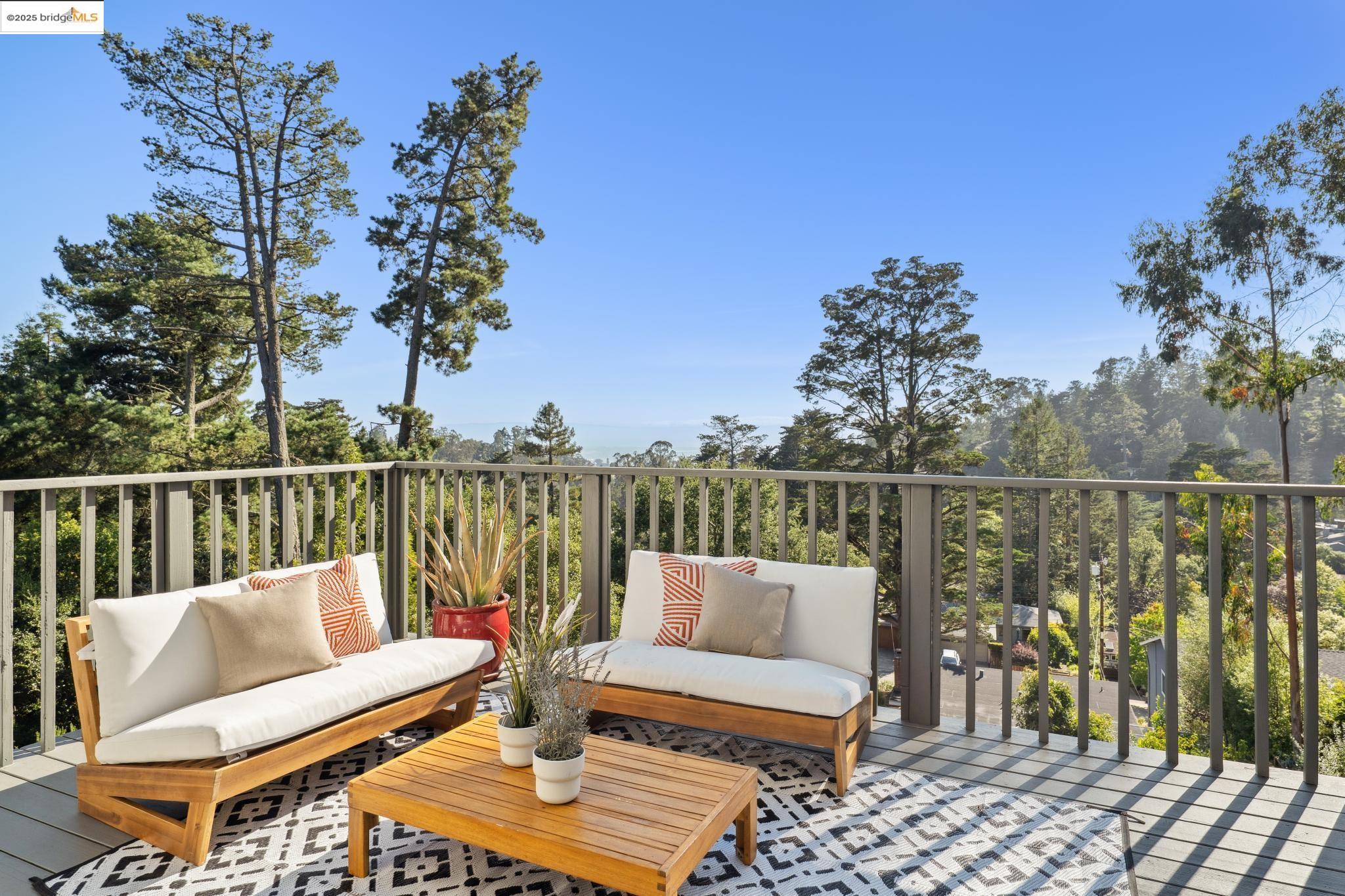 Detail Gallery Image 53 of 59 For 6827 Ridgewood Dr., Oakland,  CA 94611 - 5 Beds | 3 Baths