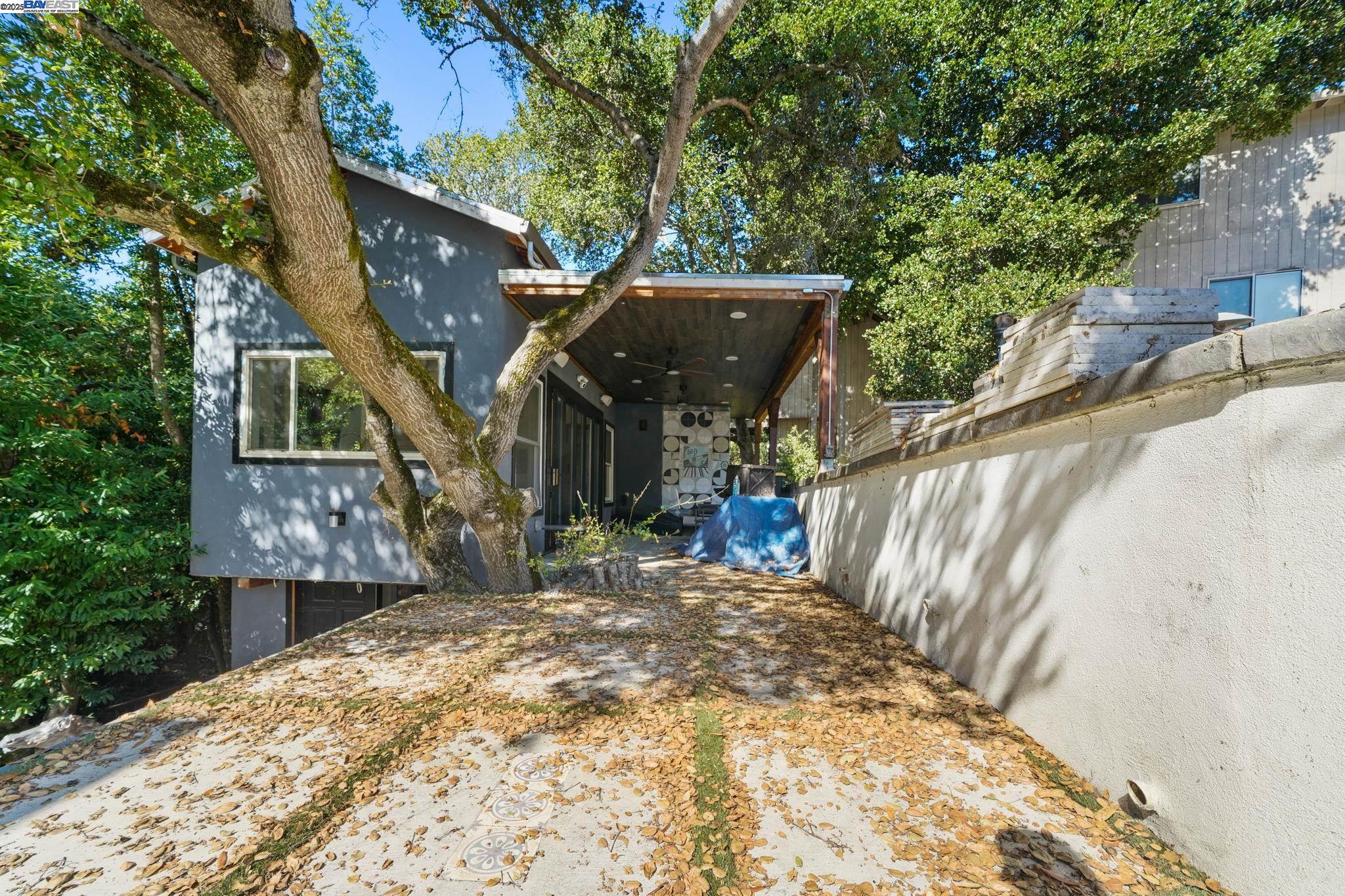 Detail Gallery Image 3 of 16 For 2765 Butters Dr, Oakland,  CA 94608 - – Beds | – Baths