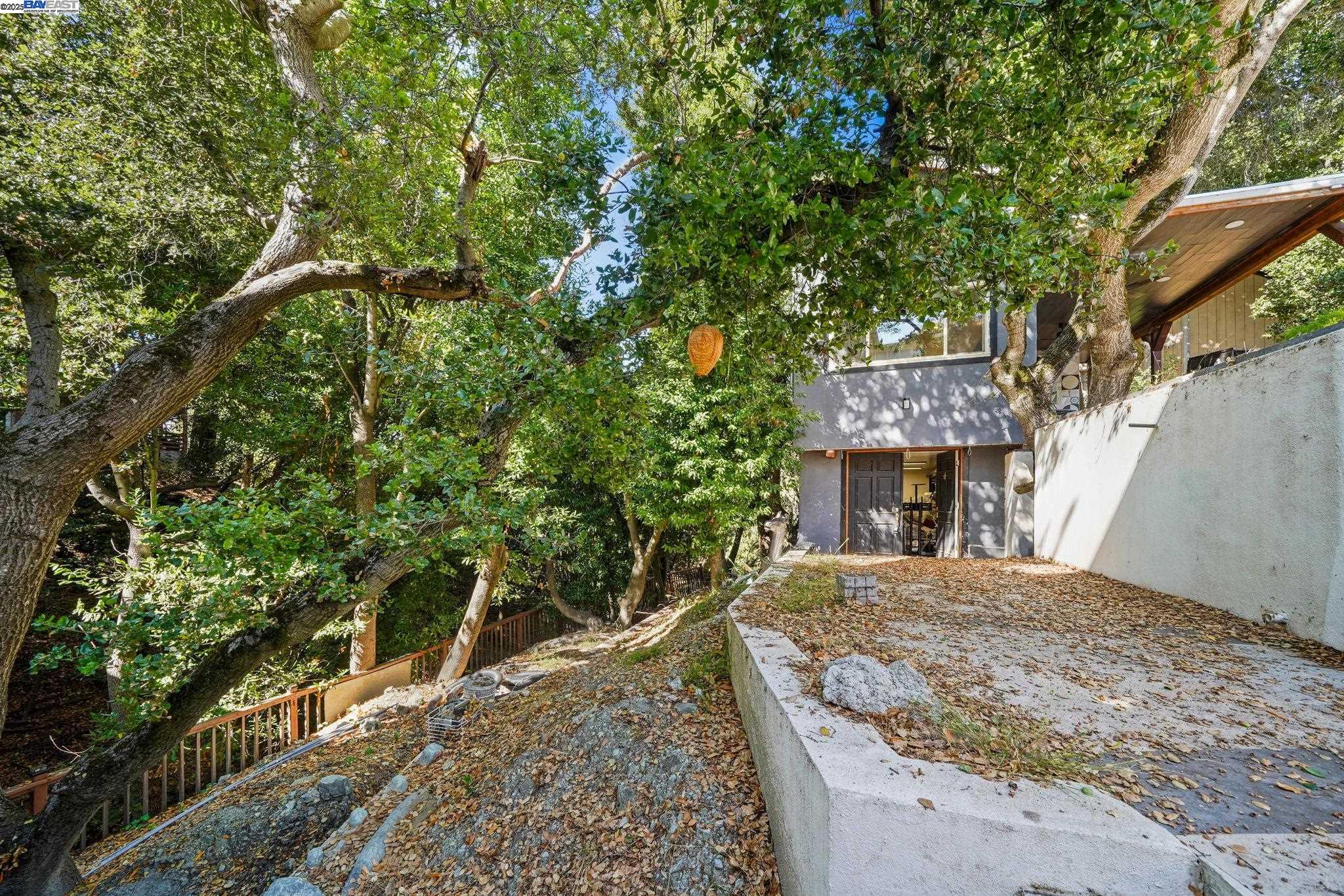 Detail Gallery Image 4 of 16 For 2765 Butters Dr, Oakland,  CA 94608 - – Beds | – Baths