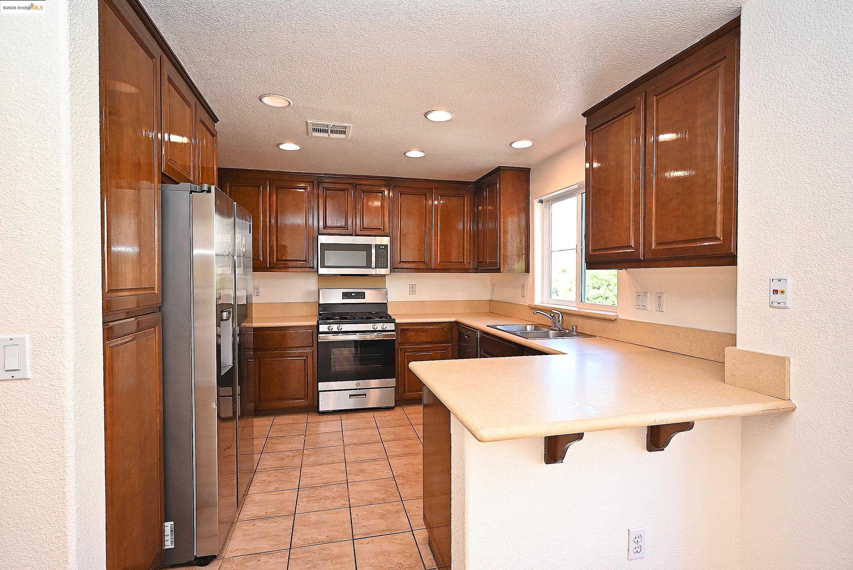 Photo #5: 41110430 Listing 