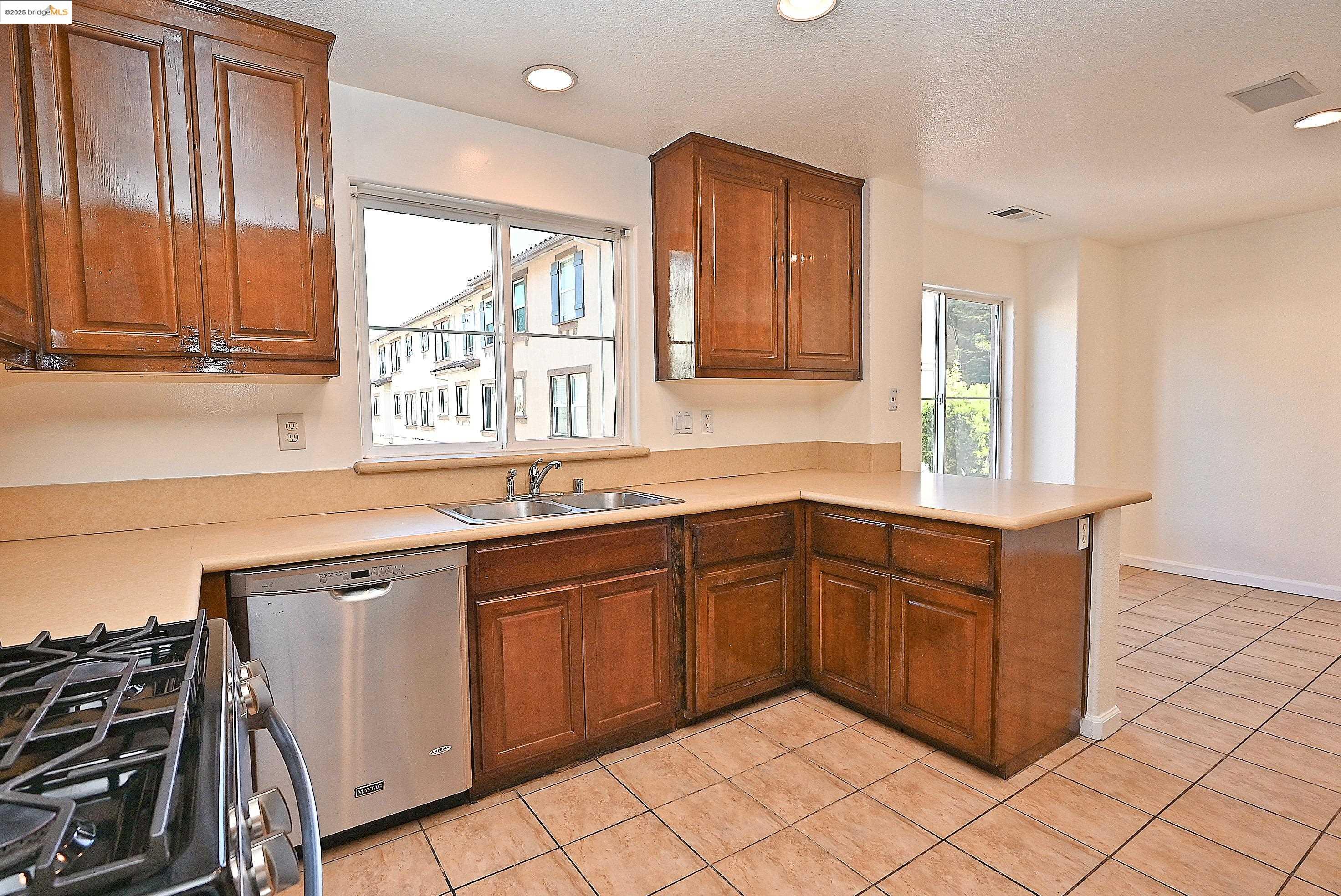 Photo #8: 41110430 Listing: Photo #8
