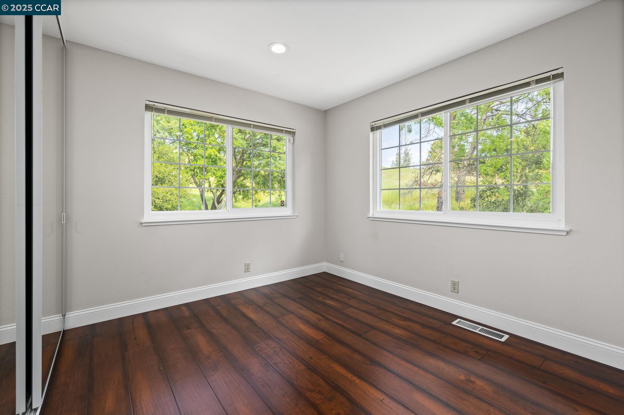 Detail Gallery Image 13 of 28 For 1092 Hillendale Ct, Walnut Creek,  CA 94596 - 4 Beds | 2/1 Baths